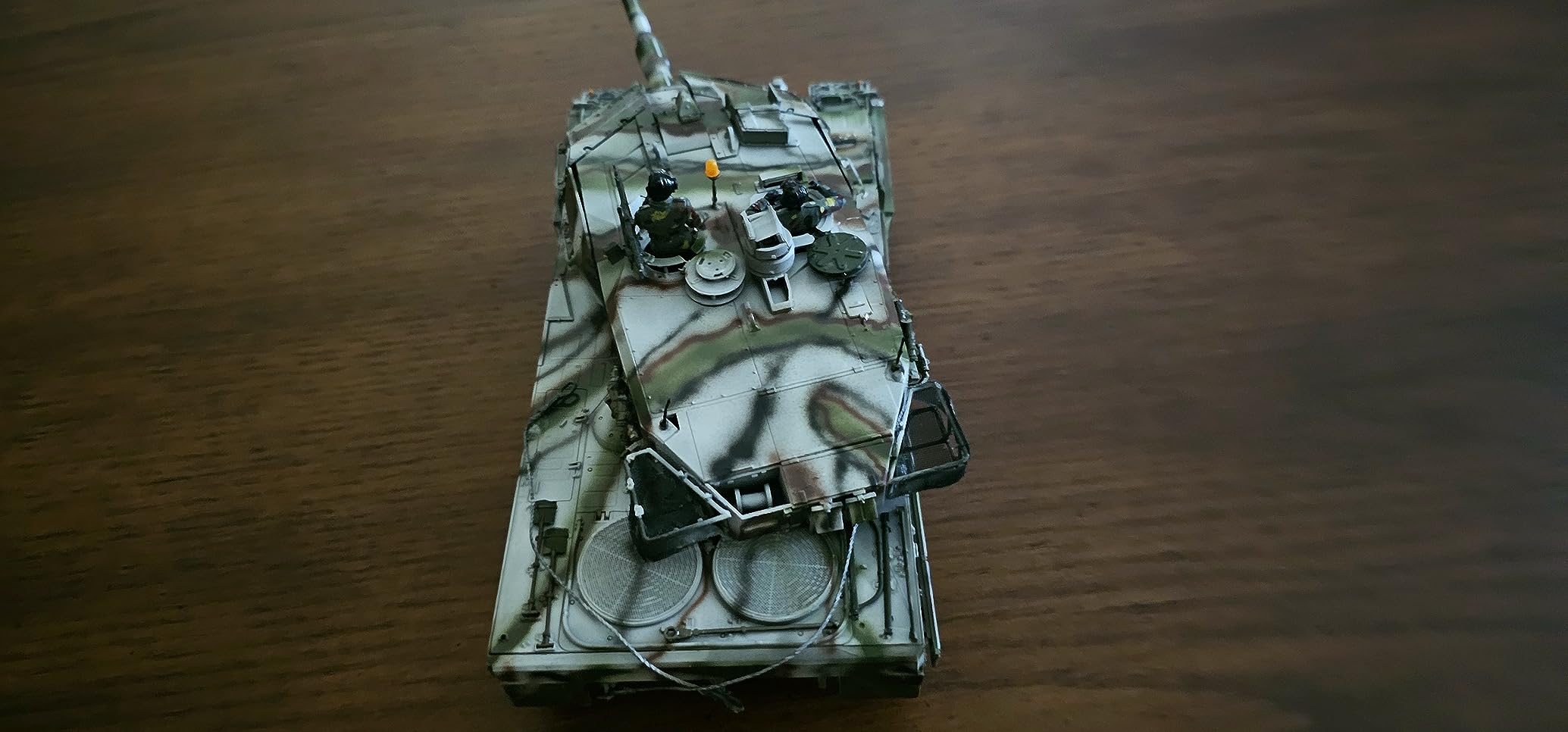 Tamiya Kampfpanzer 25207 1:35 BW KPz Leopard 2 A6 (3) Ukr. Model Kit customer photo 2