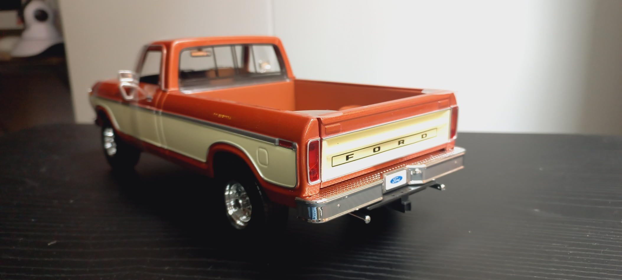 Maisto - 1/18 Scale Model Ford F150 Pick-up 1979 Die-Cast Collectible customer photo 1