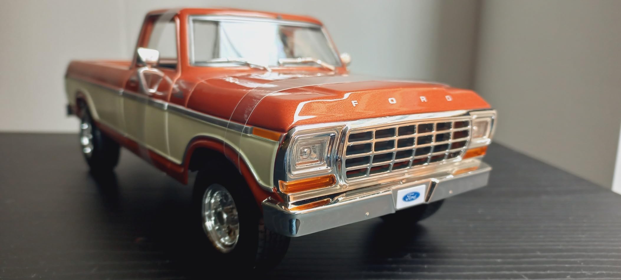 Maisto - 1/18 Scale Model Ford F150 Pick-up 1979 Die-Cast Collectible customer photo 2