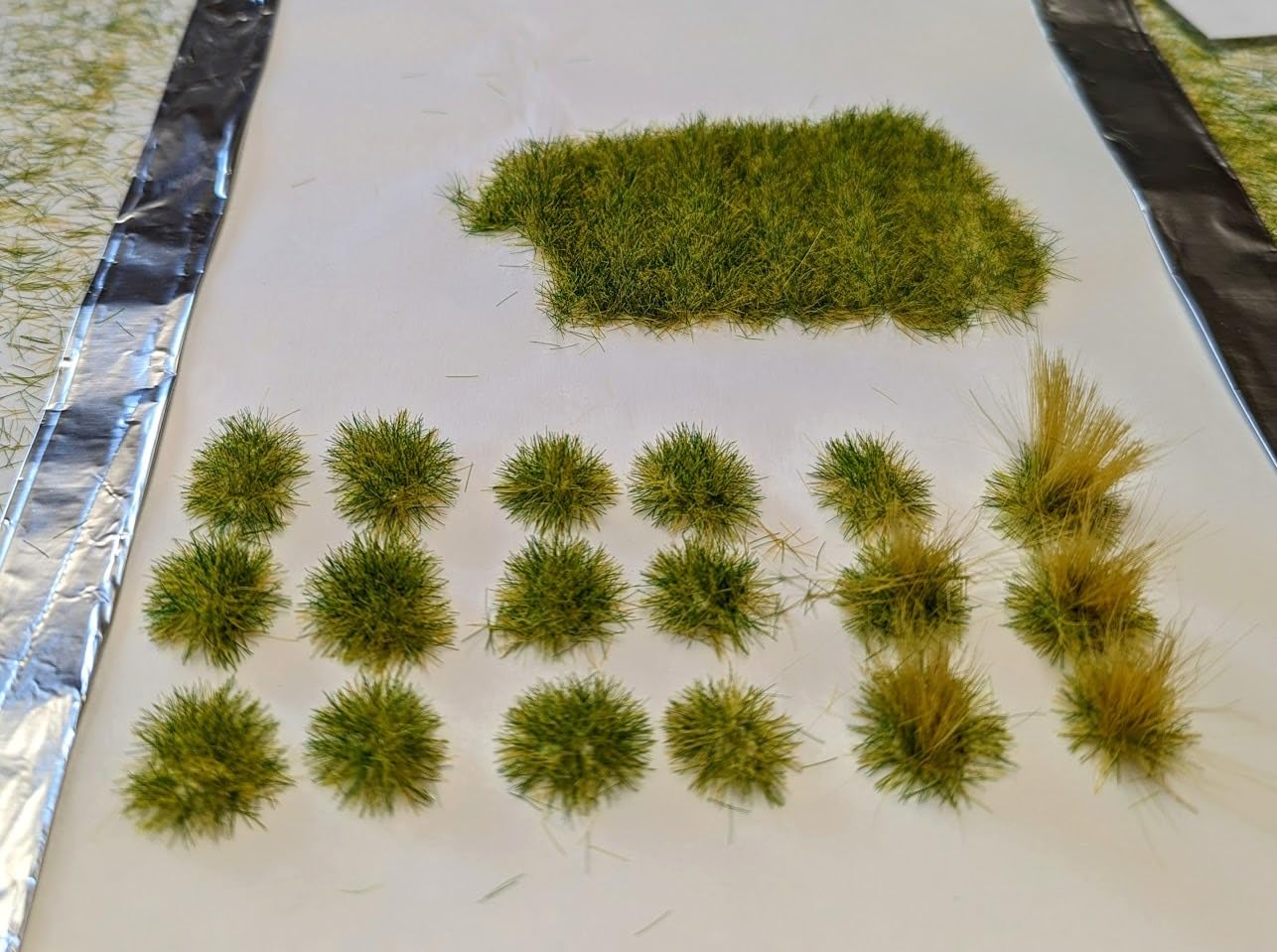 Mini Static Grass Flocking, Four Colors 8 Grass Mini Applicator for Flocking Machine, ABS Applicator with Anti-Slip Handle for DIY Scenic Modelling Sand Table Modelling Craft Tool customer photo 2