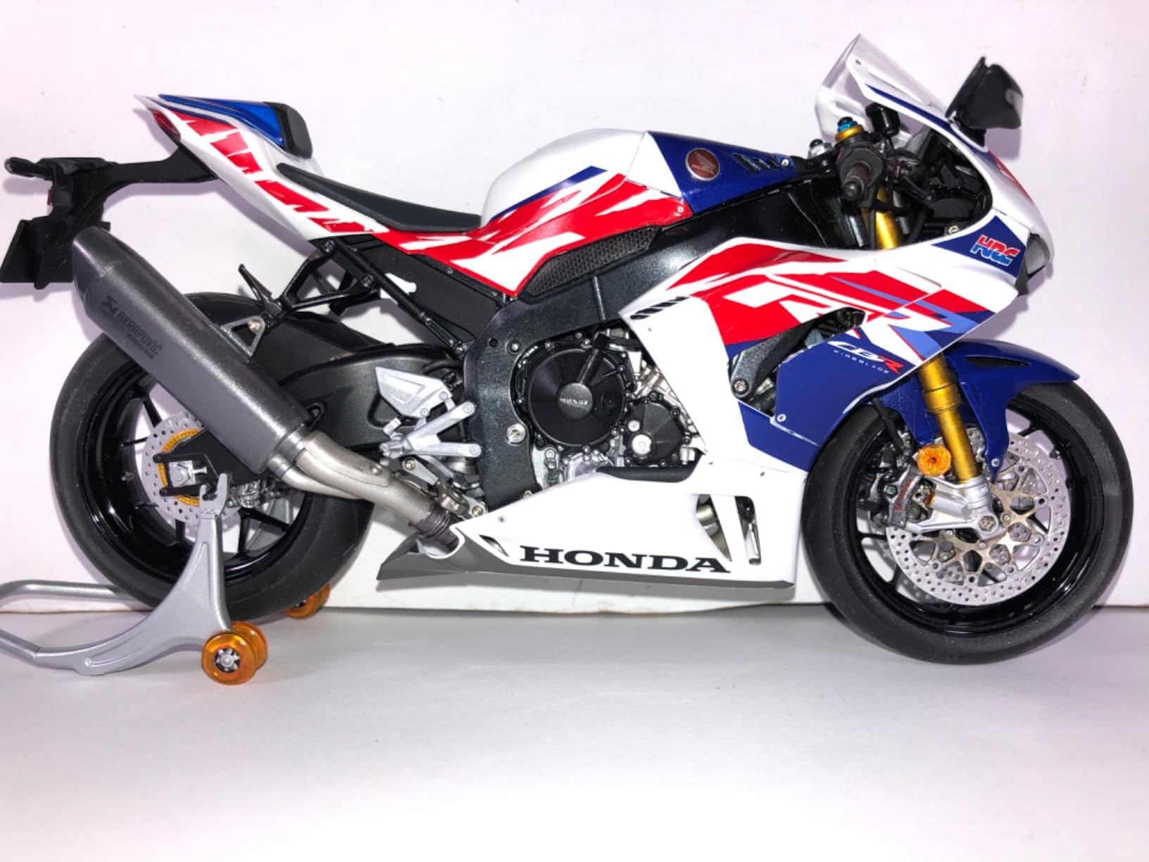 Tamiya 14141 1:12 Honda CBR 1000RR-R Fireblade SP 30th customer photo 1