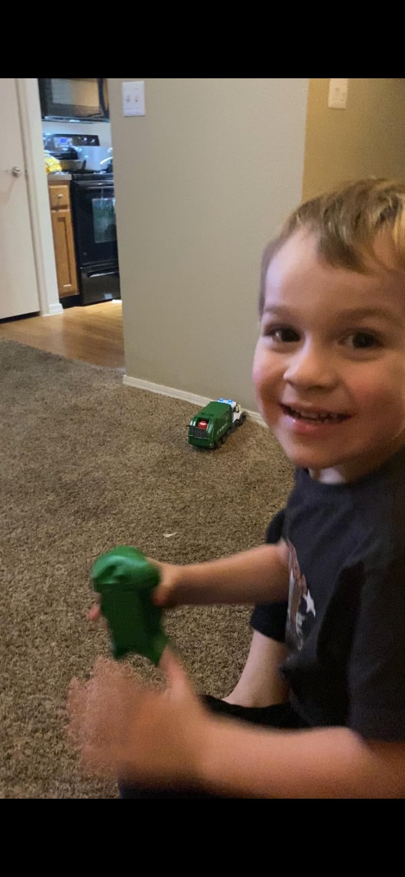 2.4Ghz Remote Control Garbage Truck Toys,1/24 RC Garbage Truck with 4 Trash cans 6 Channel Remote Control Waste Management Garbage Truck, 100pcs Garbage Sorting Cards, Gifts for Boys 3+ customer photo 2