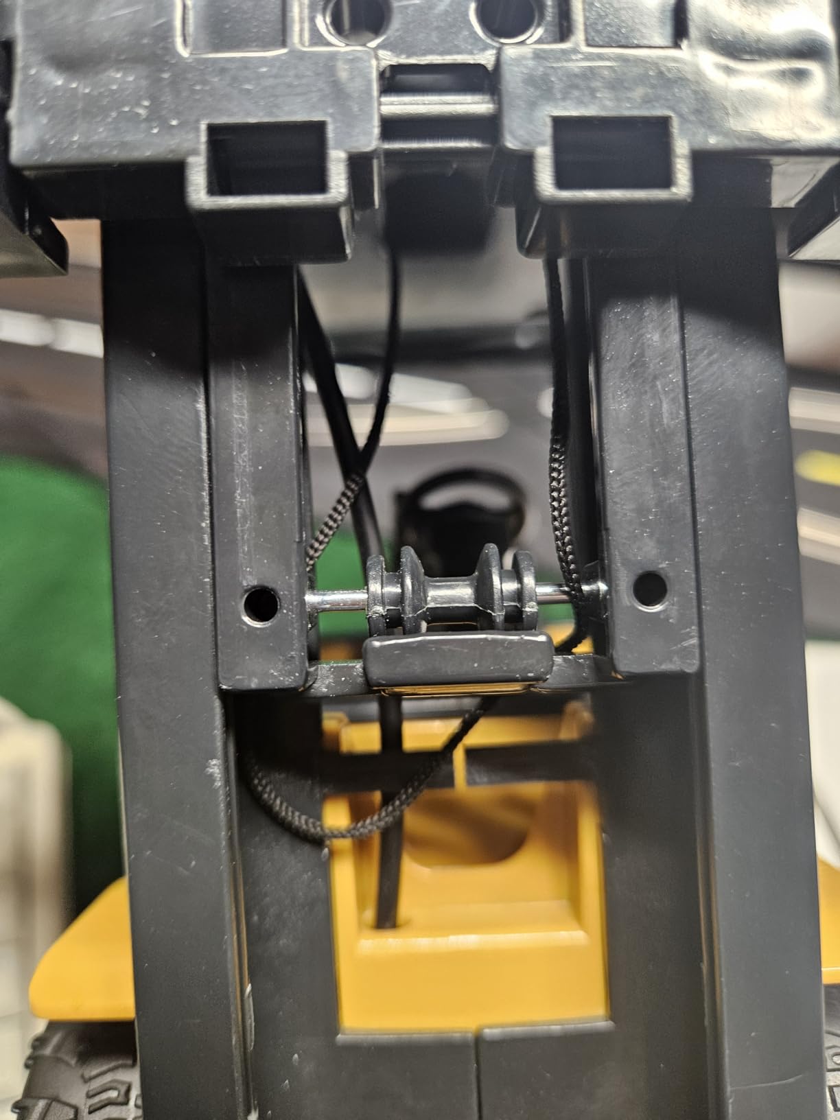 2.4Ghz Remote Control Forklift Toys,RC Forklift Truck with Spray, Cool Lights,Sound,1/24 Scale 11 Channel Rechargeable Construction Toys Gift for Kids customer photo 2