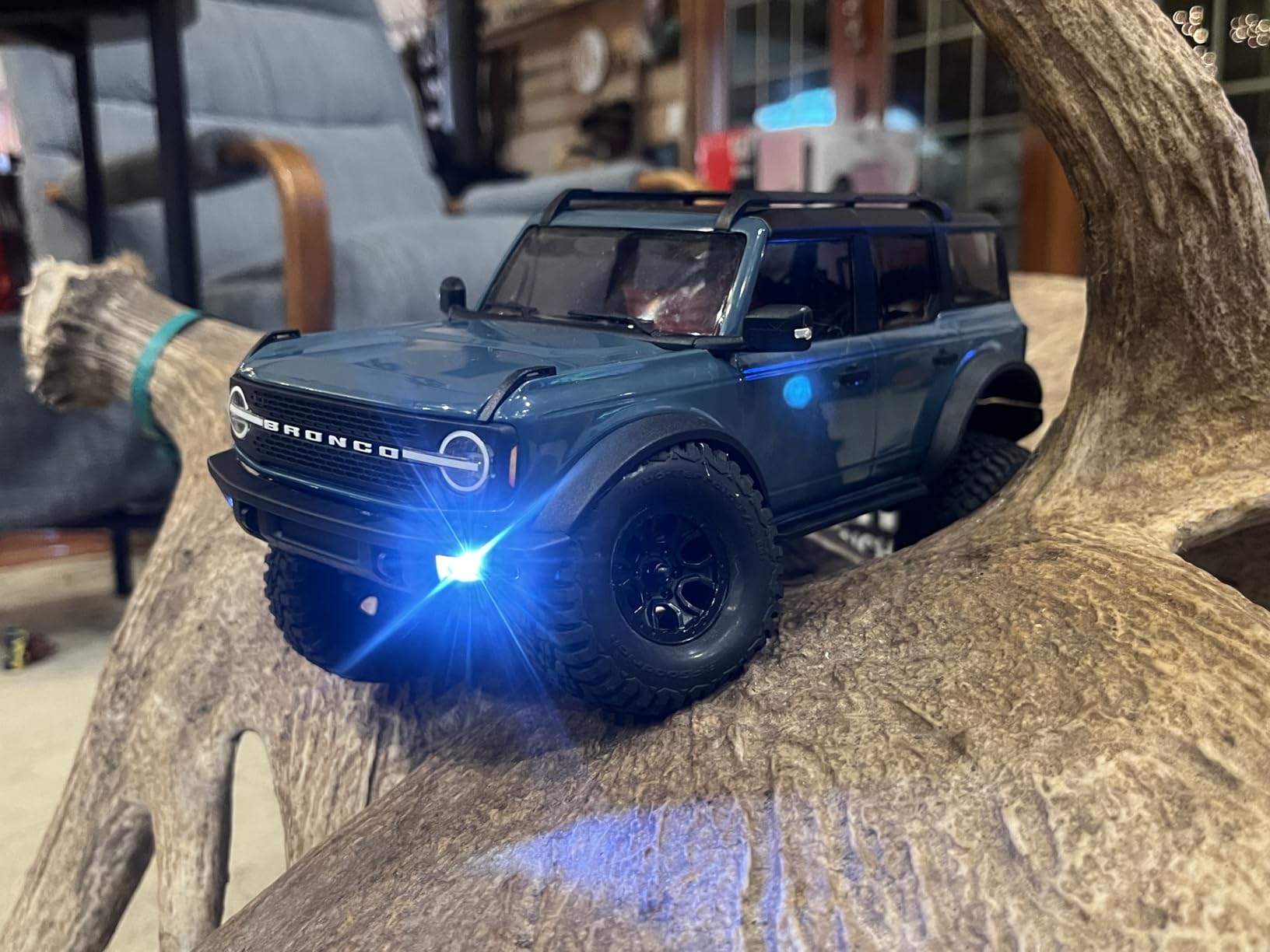 Traxxas TRX-4M 4X4 Crawler with Ford Bronco Body customer photo 2