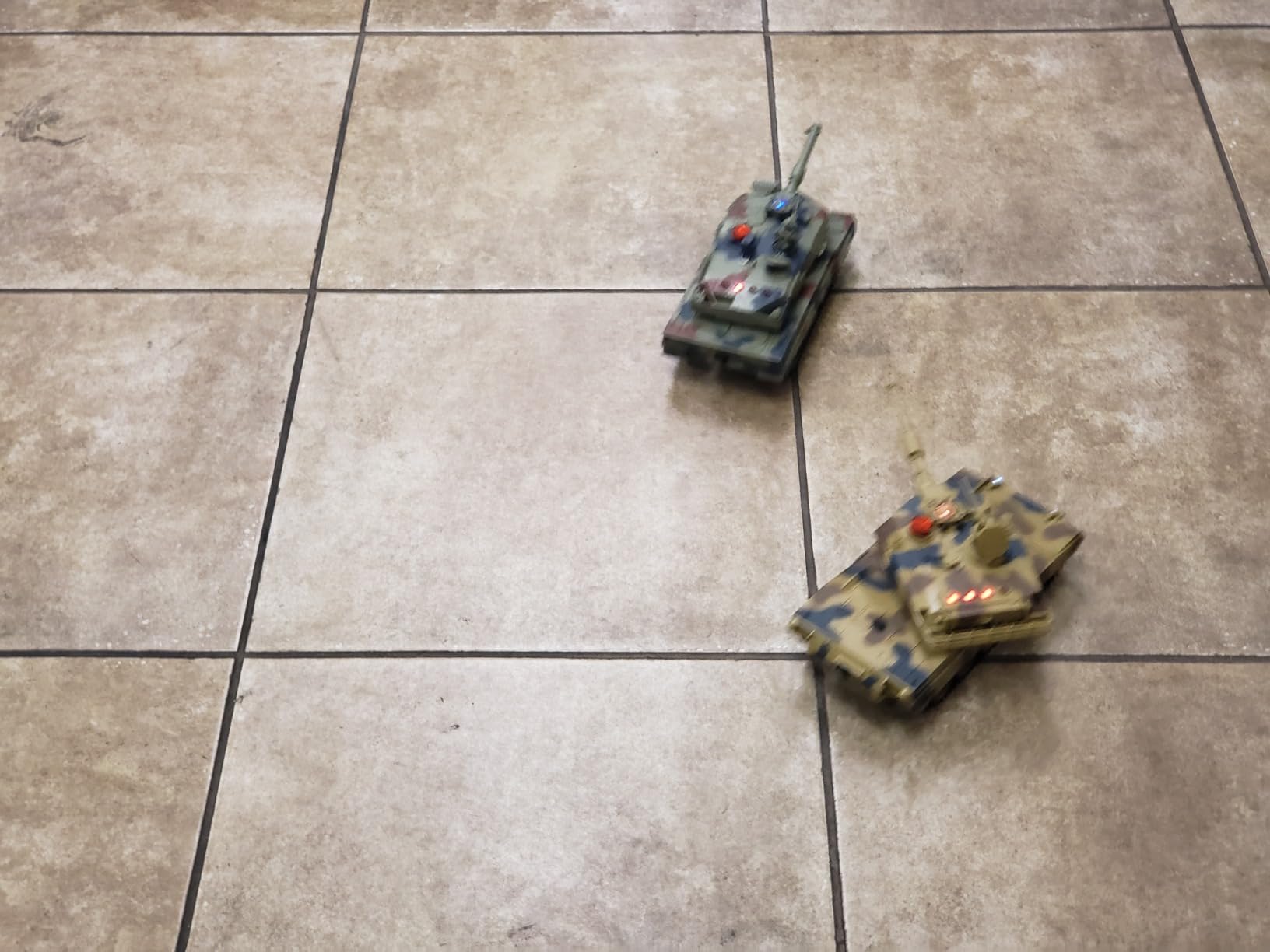 RC Tank Set, 1/24 Scale Army Battle Tanks with Life Indicators and Spray, 35 Mins Playtime Remote Control Military Toys, Set of 2 RC Vehicles for Kids and Adults customer photo 3