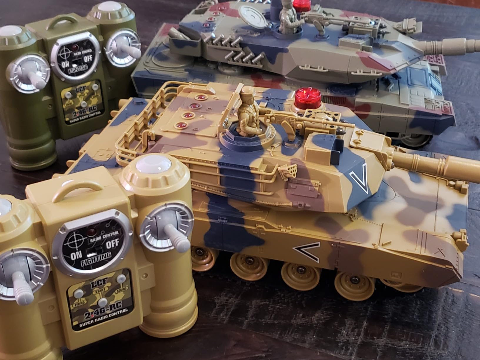 RC Tank Set, 1/24 Scale Army Battle Tanks with Life Indicators and Spray, 35 Mins Playtime Remote Control Military Toys, Set of 2 RC Vehicles for Kids and Adults customer photo 5