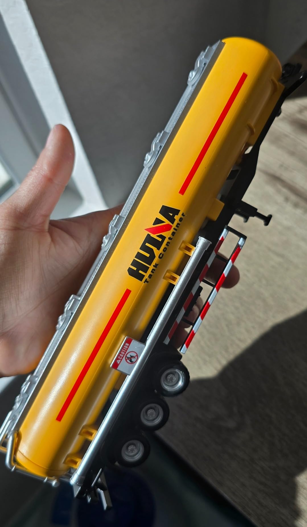 Gemini&Genius Oil Tanker Trailer Toy, Heavy Duty Realistic Look Alloy Hauler Car Toys Vehicle, 1:50 Scale Diecast Tanker Truck, Toy Trucks for Kids (Detachable) customer photo 2