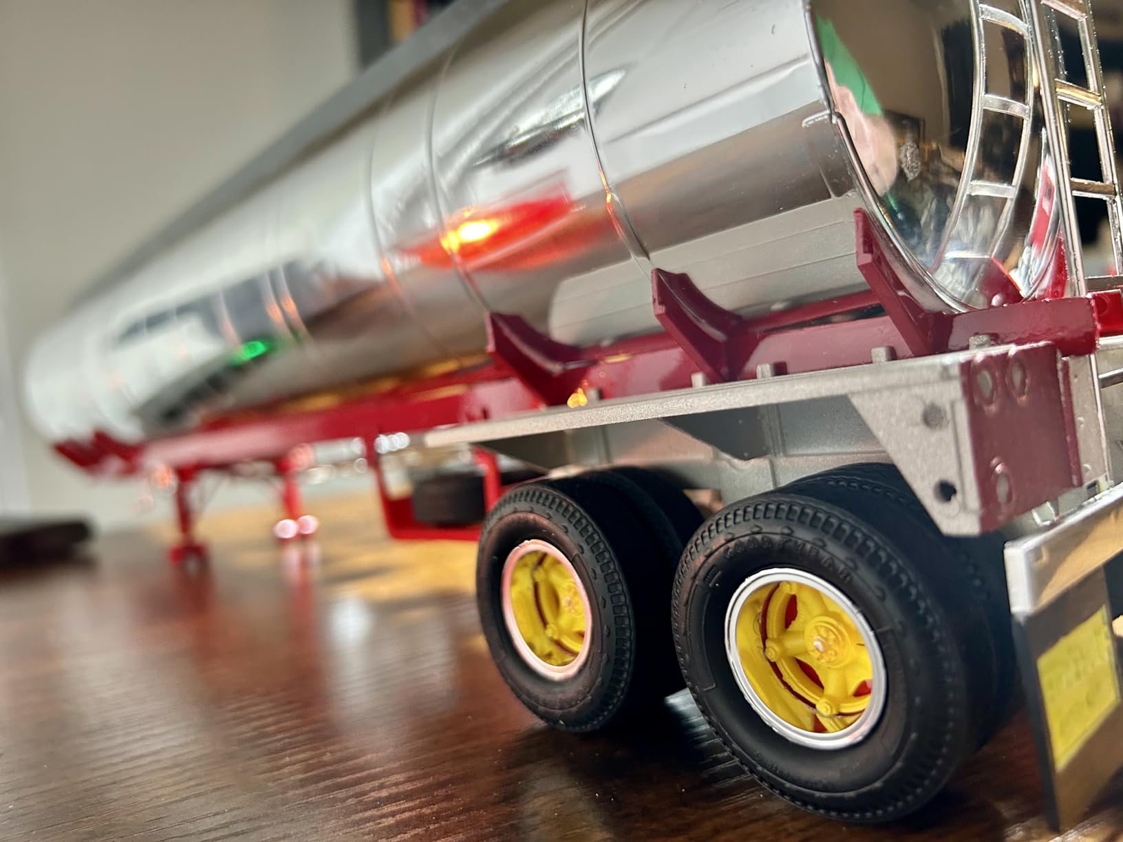 AMT Fruehauf Flatbed Trailer 1:25 Scale Model Kit customer photo 1