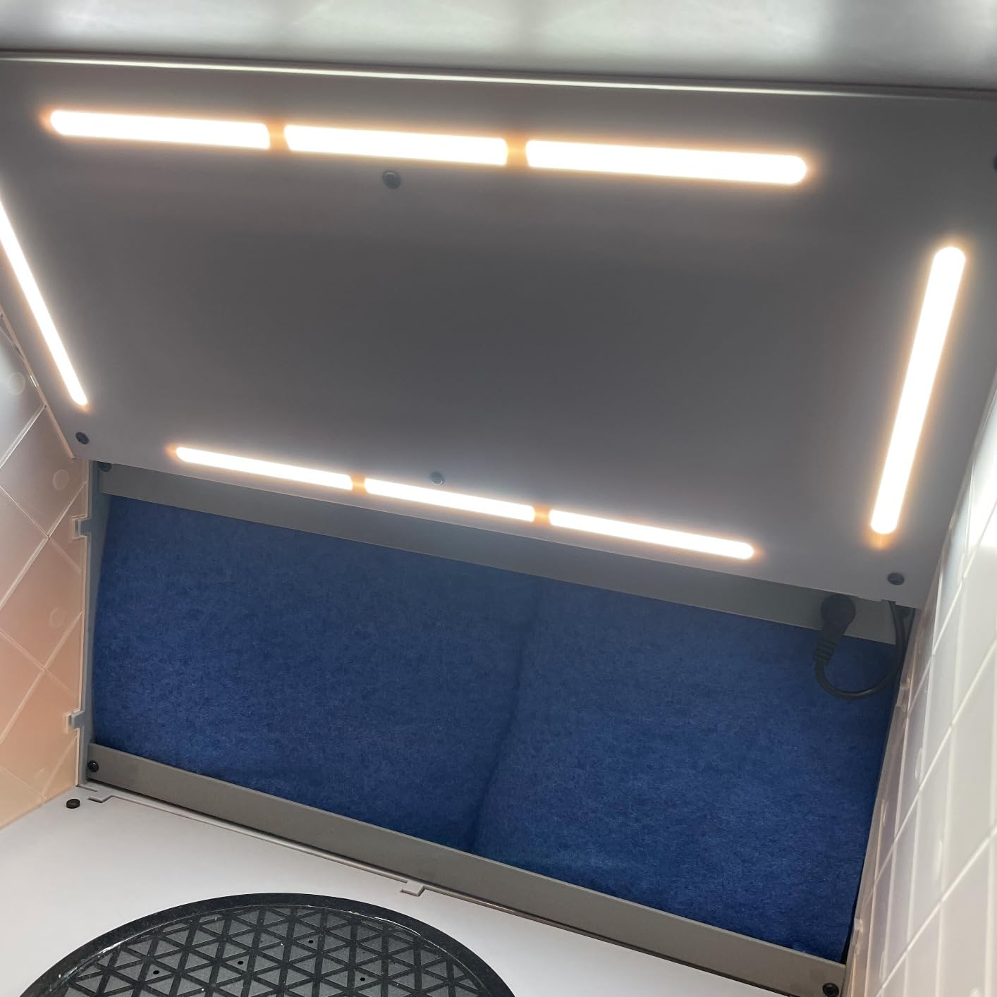 HUBEST Airbrush Spray Booth Kit with 8 LED Lights & 16 Alligator Clips, Adjustable Speed Fan Paint Booth with Retractable Hose, Turntable customer photo 1