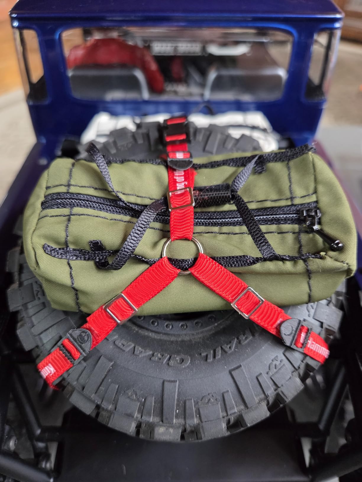 INJORA Miniature Decoration Scale Sports Travel Bag for 1/10 RC Crawler Car Axial SCX10 II SCX10 Pro 90046 UTB10,3pcs customer photo 2