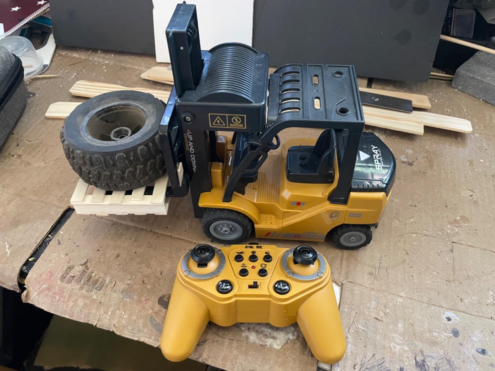 RC Forklift Truck, 2 in 1 Transform Lift Fork & Hook, Kids Forklift Toy, 11 Channel Remote Control Forklift for Adults, 2 Battery, Spray, Light, RC Construction Vehicles Toy for Kids 6+ Gift customer photo 1