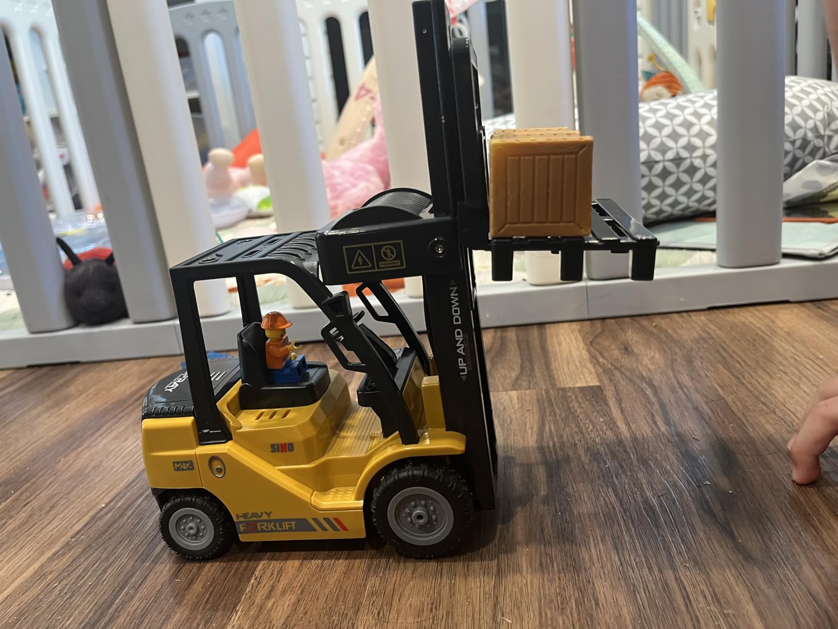 RC Forklift Truck, 2 in 1 Transform Lift Fork & Hook, Kids Forklift Toy, 11 Channel Remote Control Forklift for Adults, 2 Battery, Spray, Light, RC Construction Vehicles Toy for Kids 6+ Gift customer photo 2