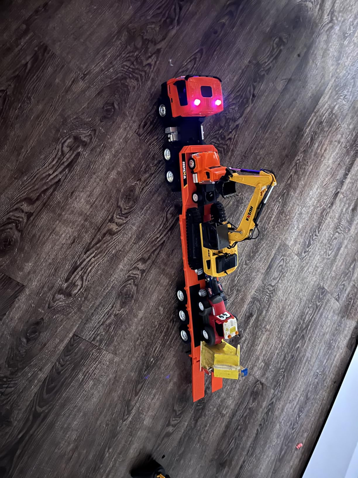 Fistone RC Semi Truck & Excavator Toy Set, 2.4Ghz Remote Control Flatbed Truck with Excavator Toys, 1:24 RC Semi-Trailer Engineering Tractor with Sound and Lights, Construction Vehicles Toy for Boys customer photo 1