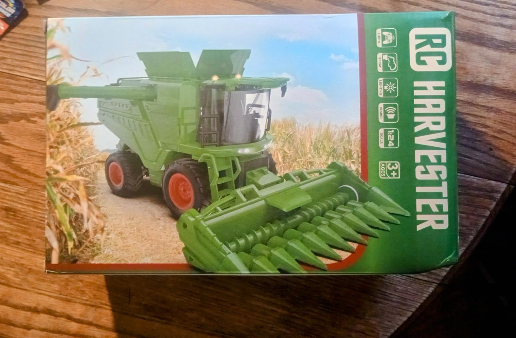 Uarzt Remote Control Combine Harvester Tractor Toy, 1/24 Scale RC Harvester Toys for Kids with 2 Grian Heads/2 Rechargeable Batteries/Light, Farm Toys for 4 5 6 7 8 9 Year Old Boys Birthday Gift customer photo 2