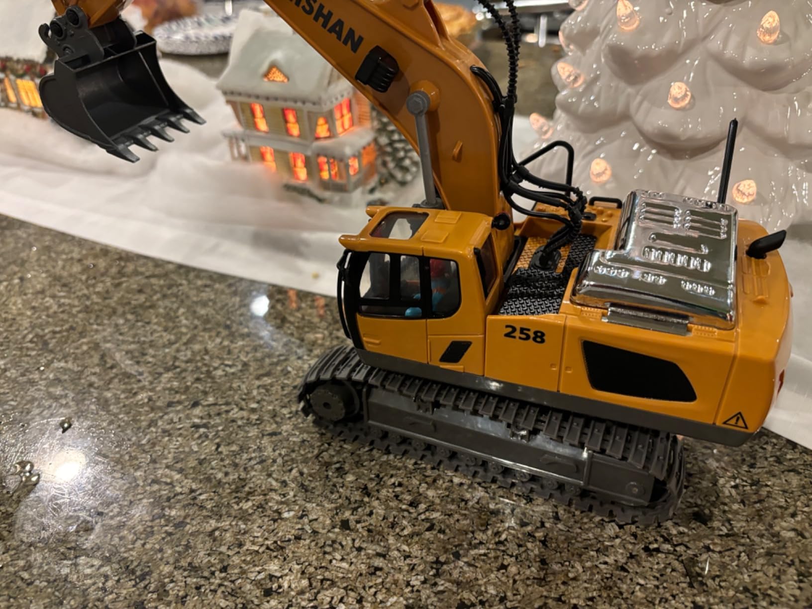 KidsFaves Giant Remote Control Forklift 1:10 Scale 13 Inches Tall 8-Channel Full-Featured Forklift Construction Toy Truck Rc Truck Toy Birthday Gift Idea for Kid customer photo 2