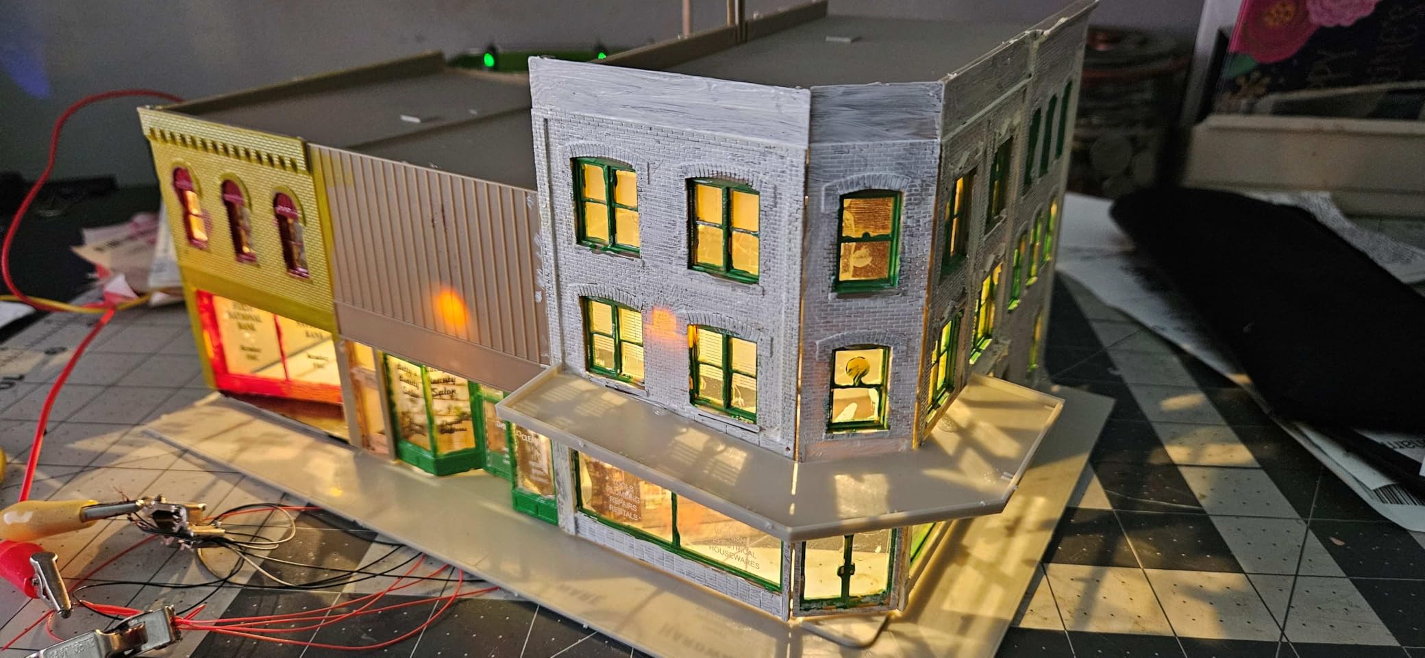 Walthers Cornerstone Merchant's Row VII 933-4044 HO Scale Model Railroad - Structure Kit customer photo 2