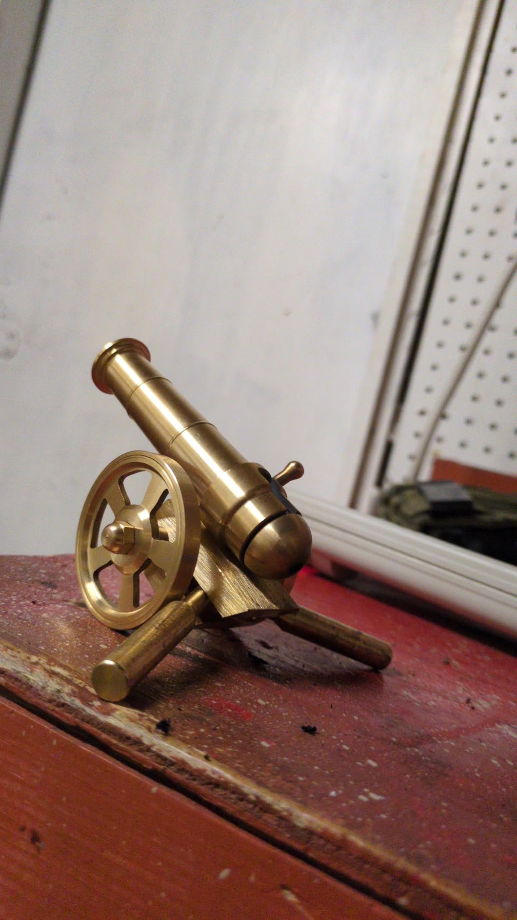 1pcs Mini Cannon, Desktop Artillery Model, Vintage Metal Mini Cannon, Military Model Collection Decoration (Brass Gold) customer photo 1