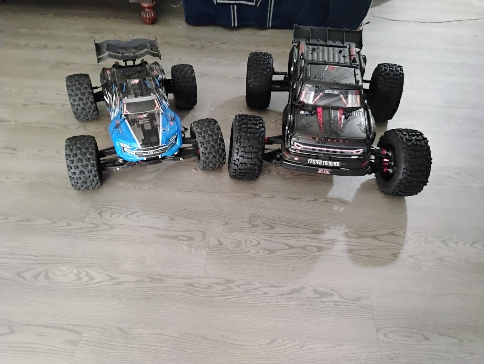 ARRMA RC Truck Outcast 4X4 8S BLX 1/5 Stunt Truck Black RTR(Transmitter and Receiver Included, Battery and Charger Not Included) ARA5810V2T1 customer photo 1