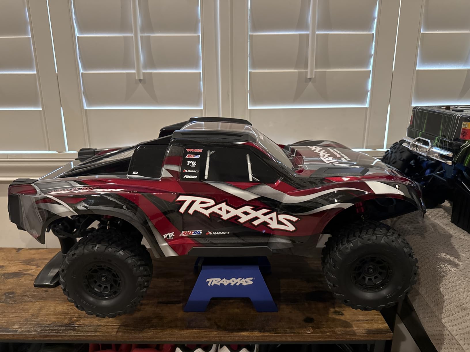 Traxxas 8796 Blue Aluminum 1/10-1/8 Scale RC Car Stand customer photo 2