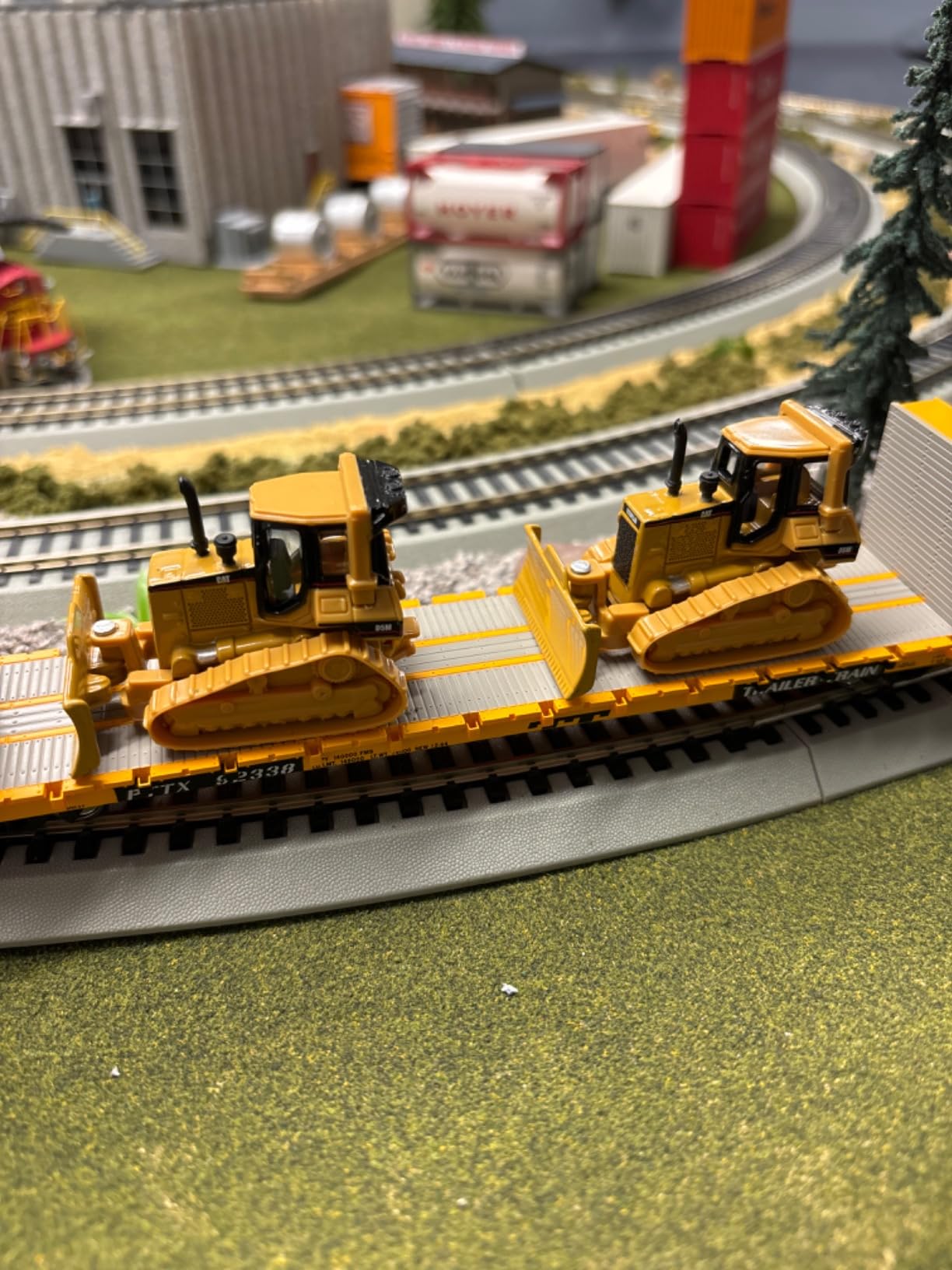 Diecast Masters 1/87 Caterpillar D5M Track-Type Tractor Dozer 84401 customer photo 1