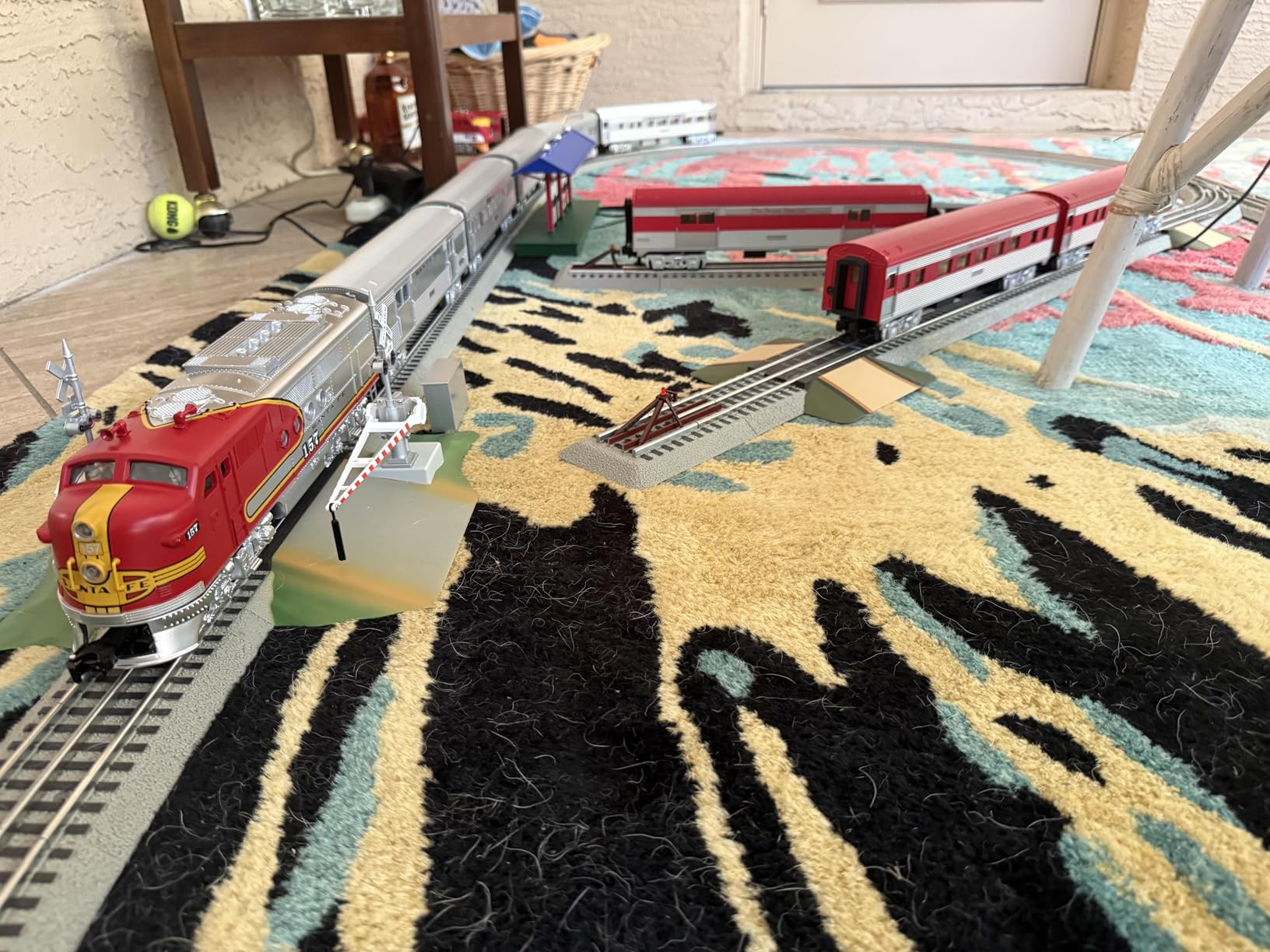 Lionel Santa Fe Super Chief Electric O Gauge 5.0 Bluetooth Train Set with Remote customer photo 1