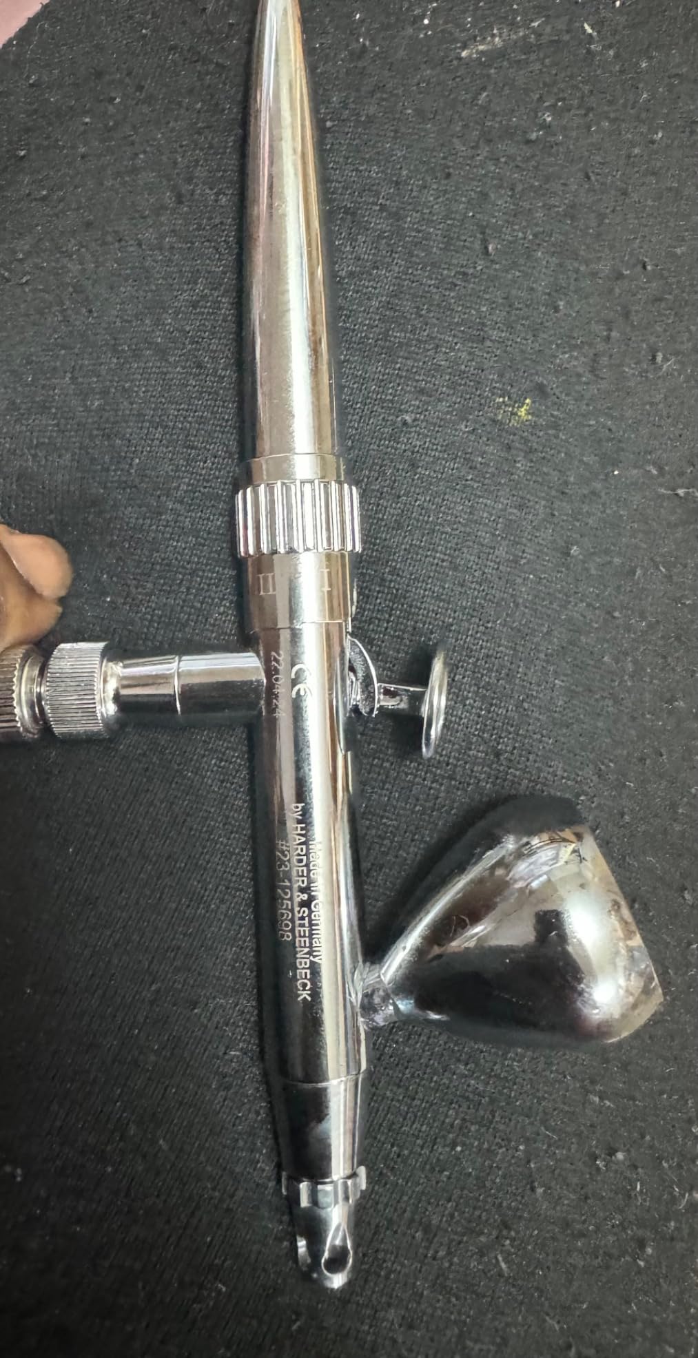 Harder & Steenbeck Airbrush - ULTRA 2024 - German-Engineered Dual Action Painting Set with Gravity Feed customer photo 1