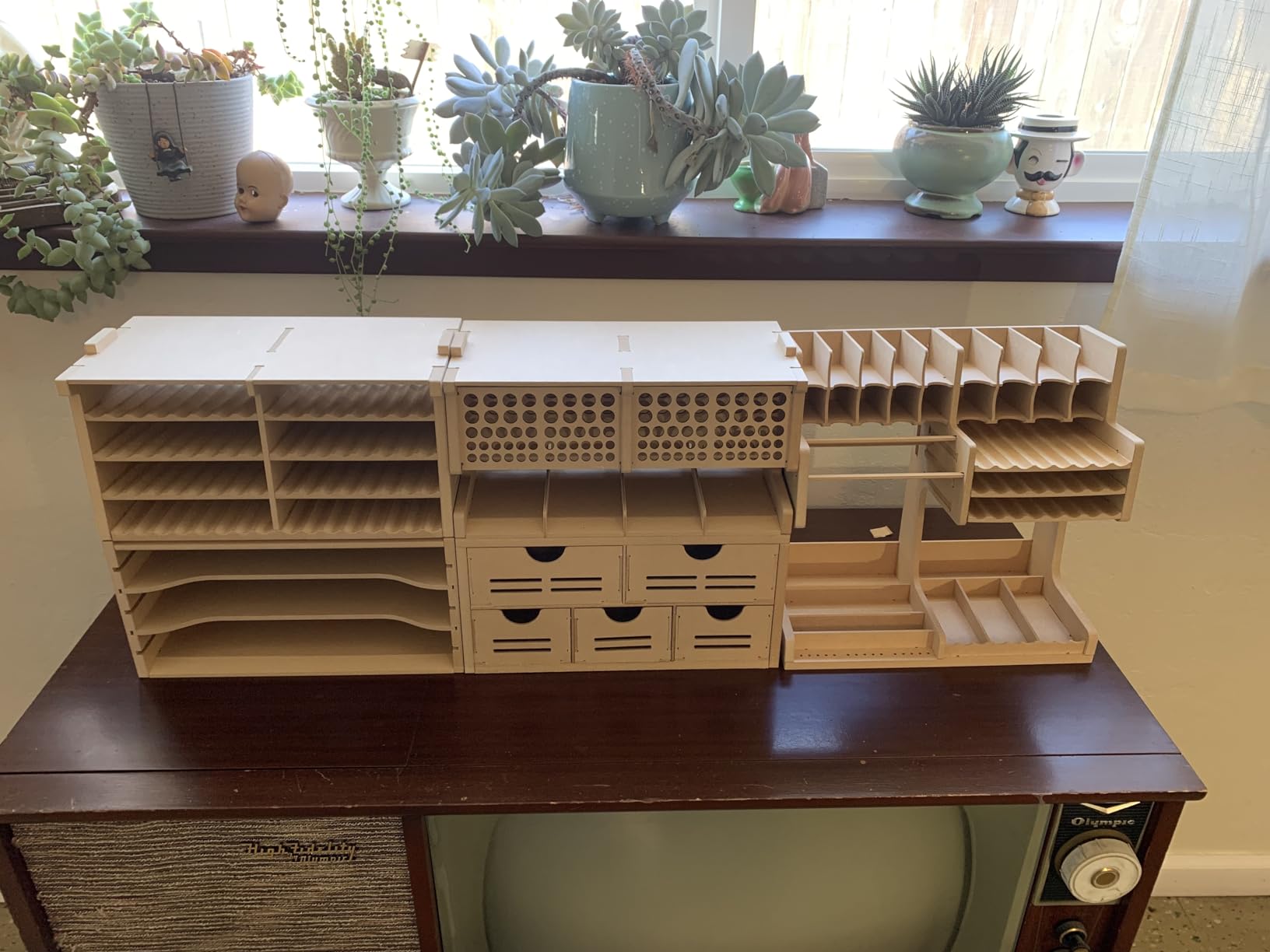 Plastic Model Tool Organizer, Organize Plastic Model Building Tools Pliers/Tweezers/Brushes/Screwdrivers Stick Tools, MDF Material Model Workbench, Suitable for Tamiya/Gundam Tools GK Pro customer photo 2