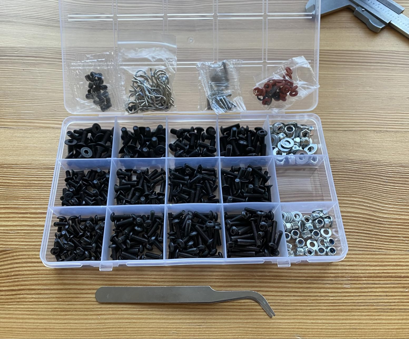 520pcs Universal RC Screw Kit Screws Assortment Set, Hardware Fasteners for Traxxas Redcat Arrma Axial RC4WD HSP HPI SCX10 Losi 1/8 1/10 1/12 1/16 Scale RC Crawler Cars Trucks customer photo 1