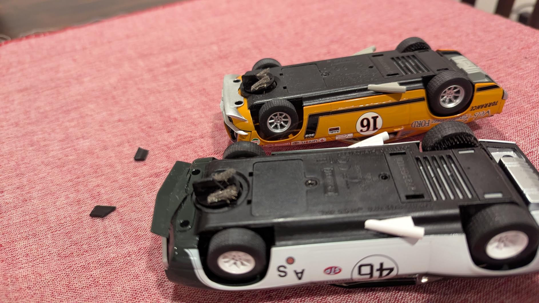 Scalextric/Premium Hobbies Sports Car Challenge - Mustang VS Camaro 1:32 Scale Slot Car Race Set C1445T customer photo 2