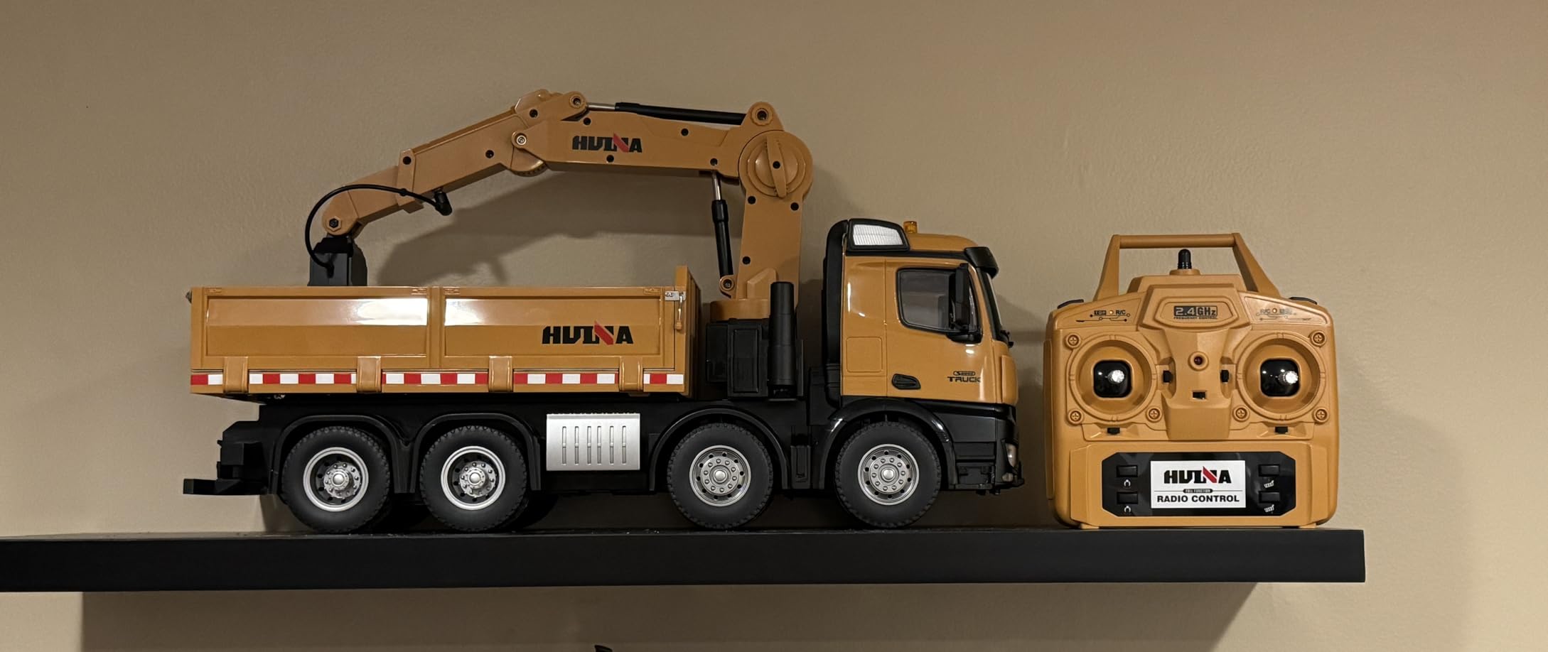 26CH Remote Control Dump Truck, 4 in 1 RC Dump Truck Wood Grabber Toy, Heavy Duty Construction Toys Vehicle, Birthday Gifts Ideas for Kids Adults, 1/14 Scale Trucks customer photo 1