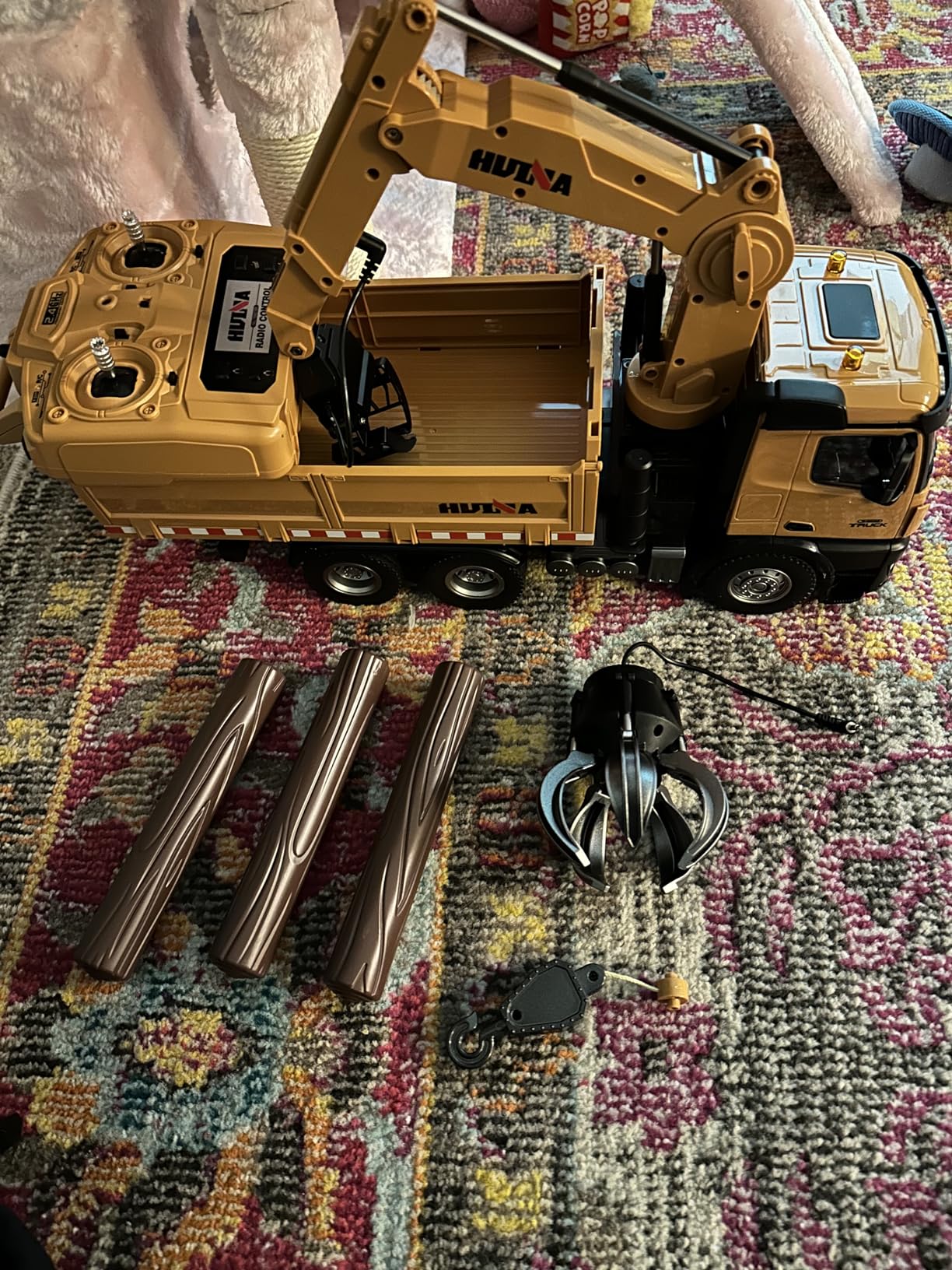 26CH Remote Control Dump Truck, 4 in 1 RC Dump Truck Wood Grabber Toy, Heavy Duty Construction Toys Vehicle, Birthday Gifts Ideas for Kids Adults, 1/14 Scale Trucks customer photo 2