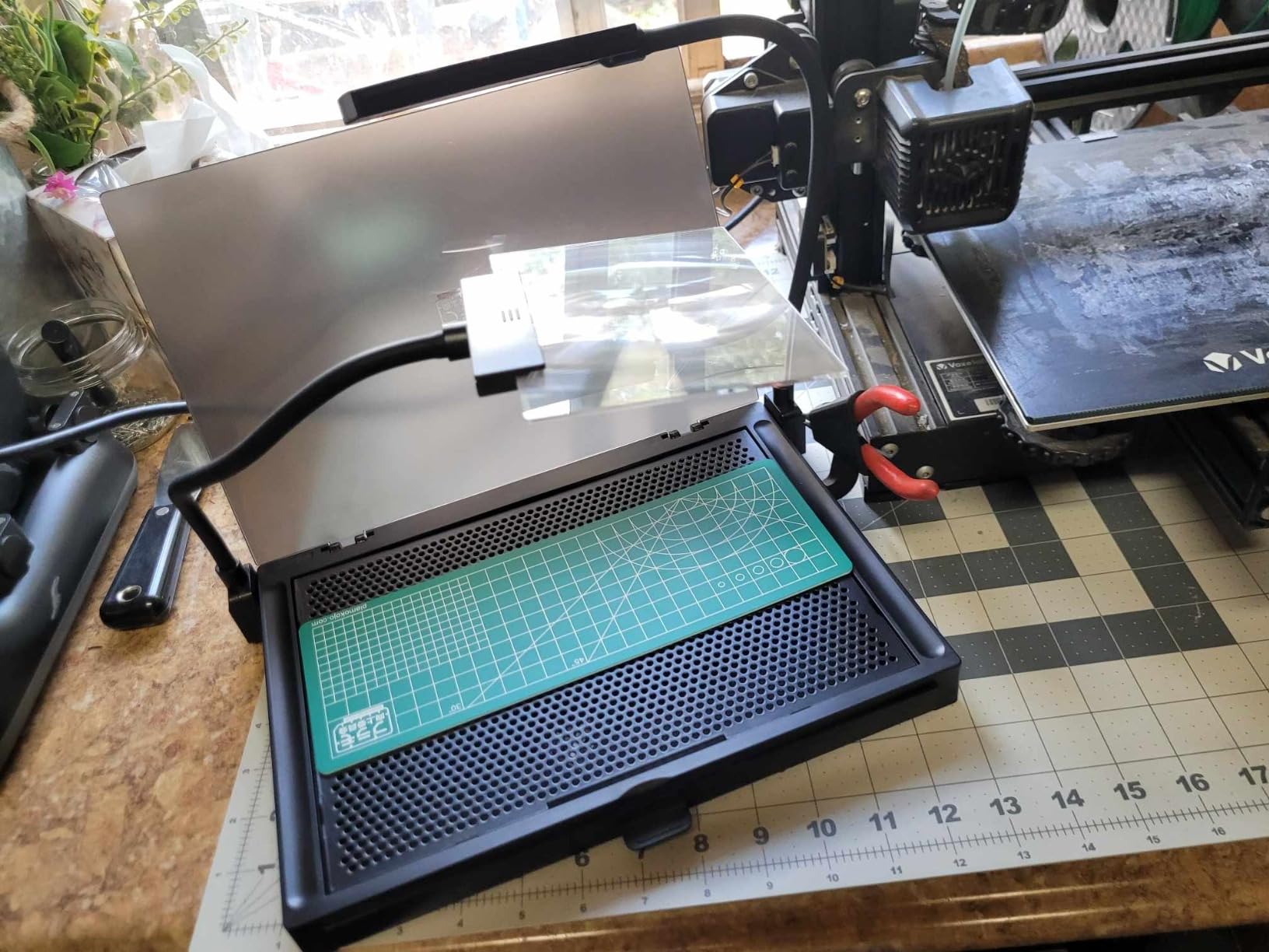 Model Building Kit, Portable Workbench for Cutting and Assembly, Model Kit Tools with LED Lights, Magnifiers, Plastic Storage Drawers, Pliers Holder, Gridded Adhesive Cut Mats customer photo 2