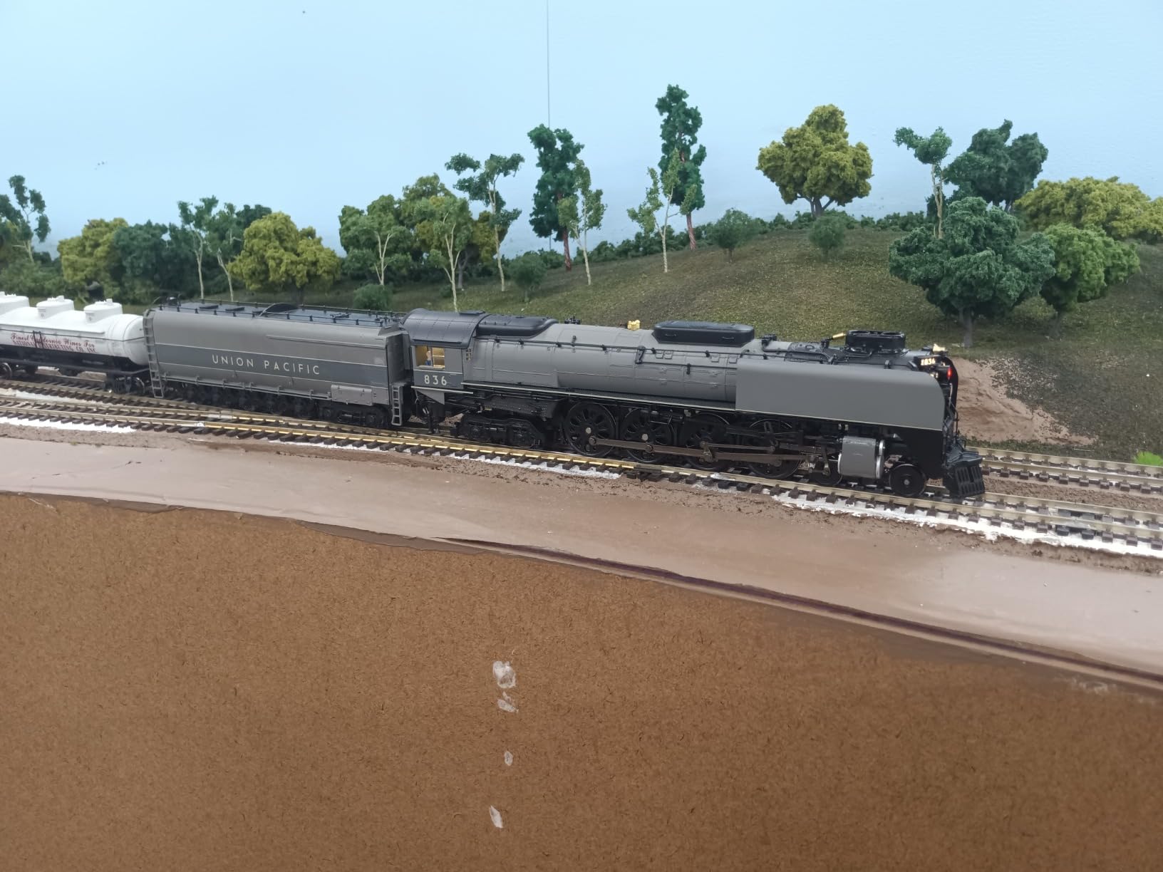 Broadway Limited 6645 Union Pacific 4-8-4, Class FEF-3, 836, TTG w/Aluminum, Paragon4 Sound/DC/DCC, Smoke, HO customer photo 1