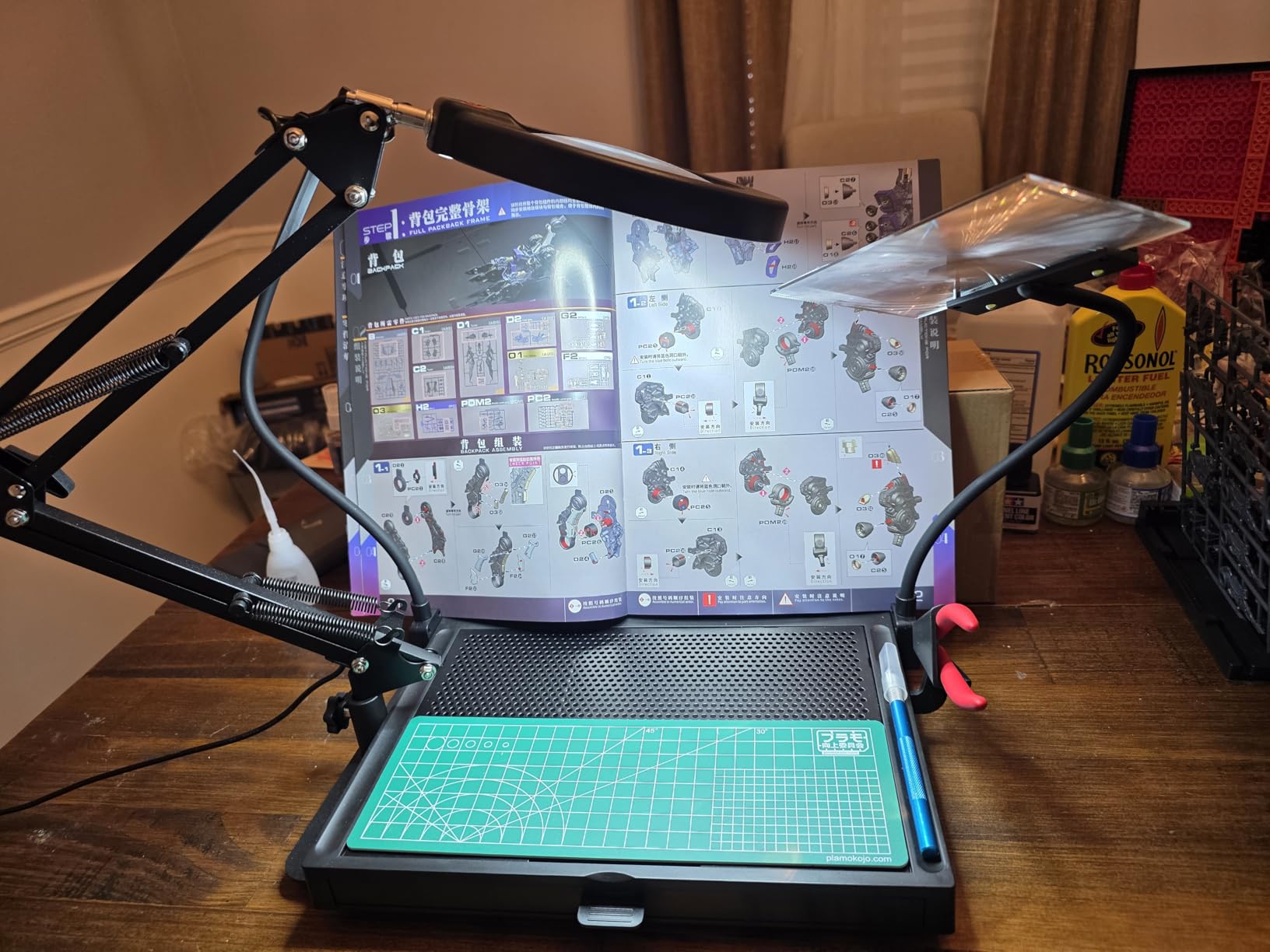 Portable Workbench for Gundam Model Making, Model Kit Tool for Gundam Building, with LED Light and Magnifying Glass Suitable for High-Precision Work customer photo 2