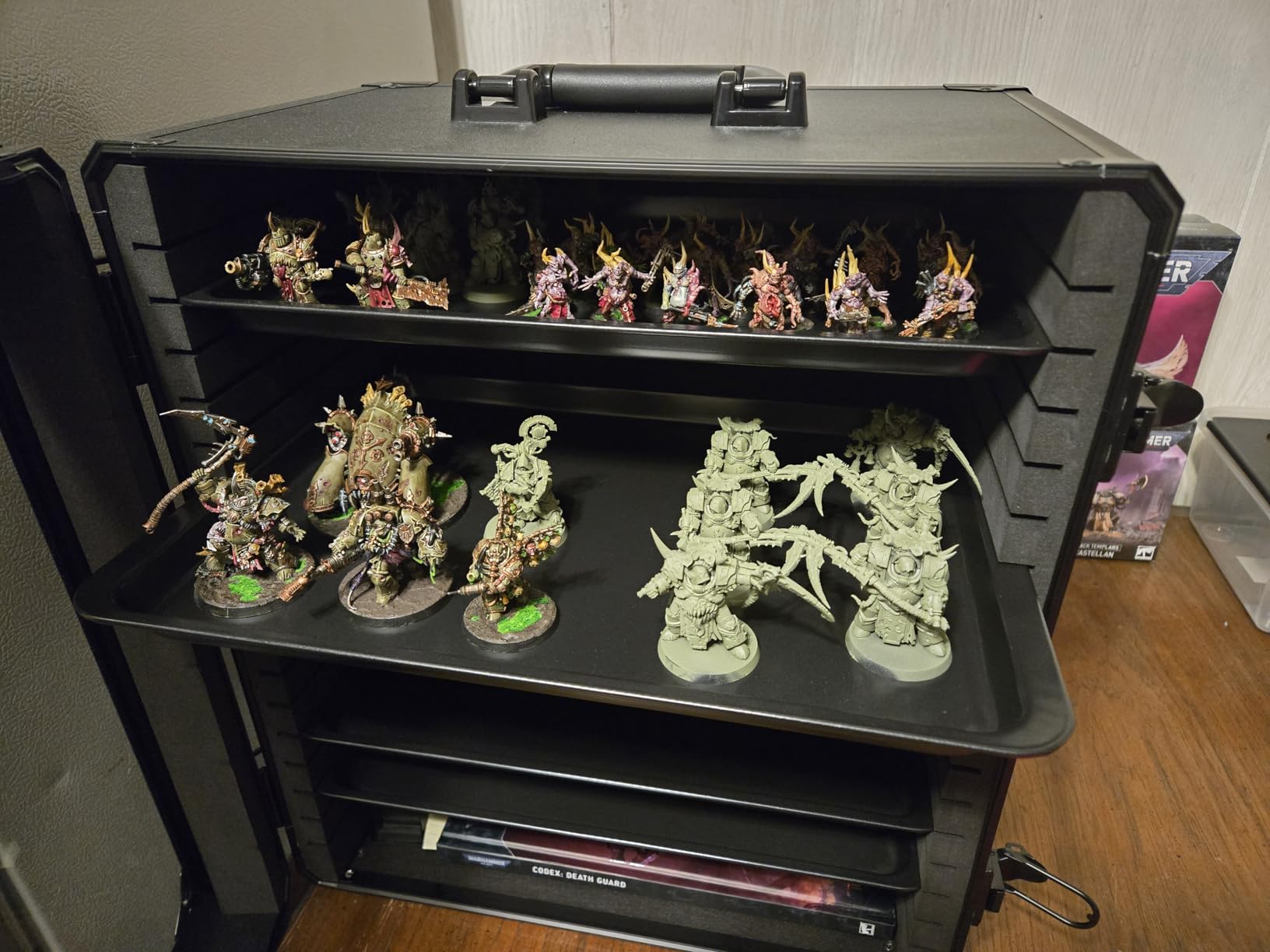 Miniatures Storage Case Miniatures Transport Case Aluminum Alloy Frame with Lock (X-Large Size) customer photo 1