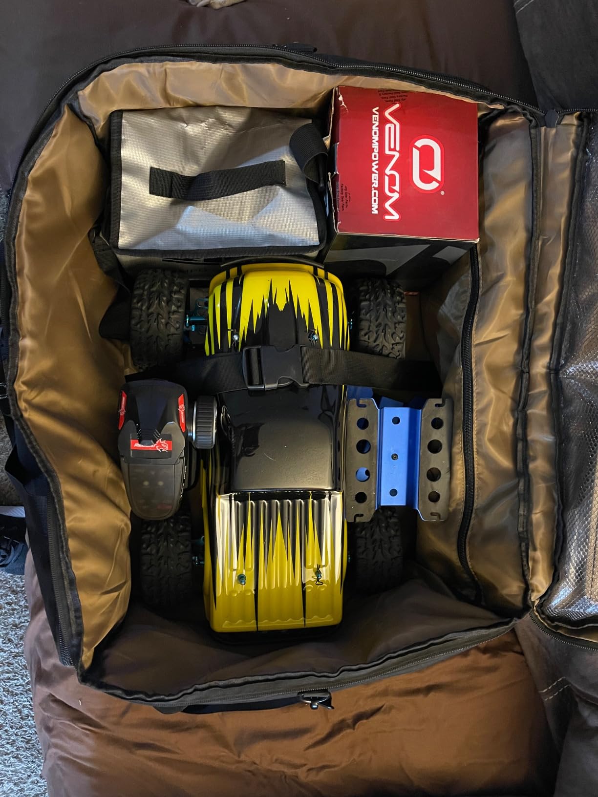 ORKELS RC Storage Bag for 1/8, 1/10 Cars, Protective Carry Case with Bottom Clapboard Compatible with Traxxas Car, Multi-Pockets for Tools & Accessories customer photo 2