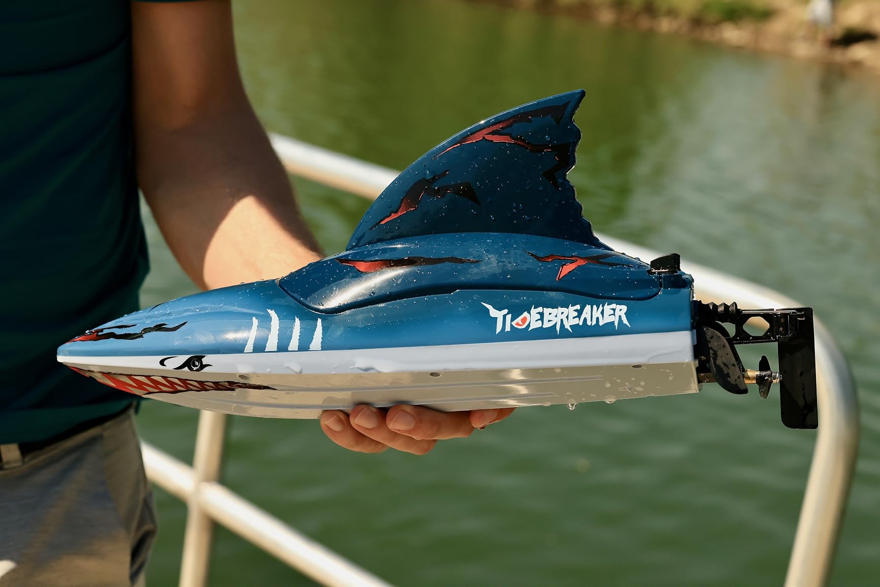 DEERC Fast Brushless RC Boat for Adults, 30+MPH 3S High Speed Remote Control Boat, Self-righting 2.4Ghz Speed Shark with LED Lights, Summer Toy Gift for Kids customer photo 2