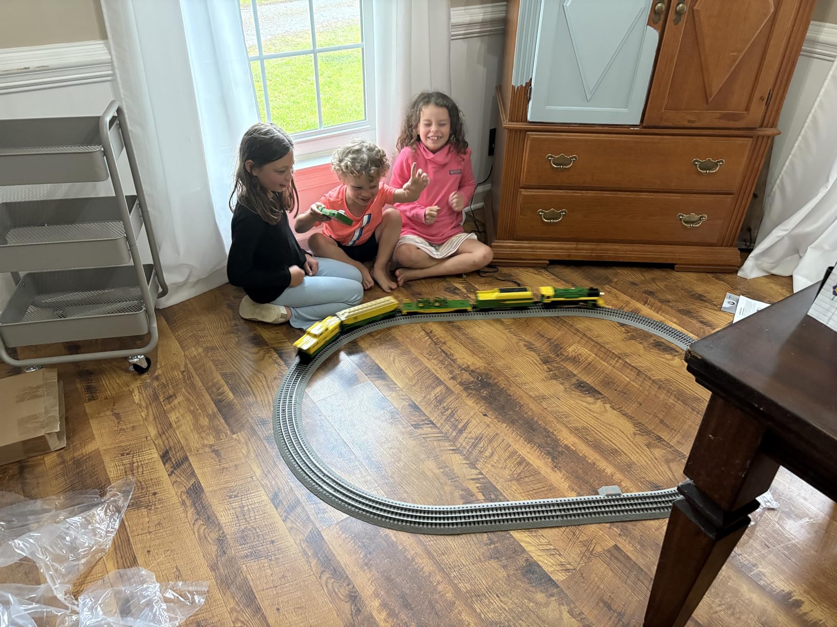 Lionel John Deere Freight LionChief 5.0 Electric O Gauge Train Set with Bluetooth & Remote customer photo 1