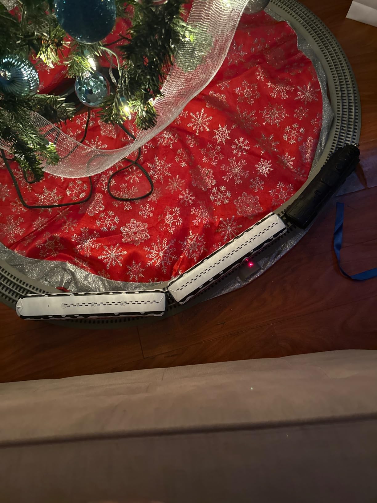 Lionel The Polar Express 20th Anniversary Electric O Gauge Bluetooth 5.0 Train Set with Remote customer photo 2