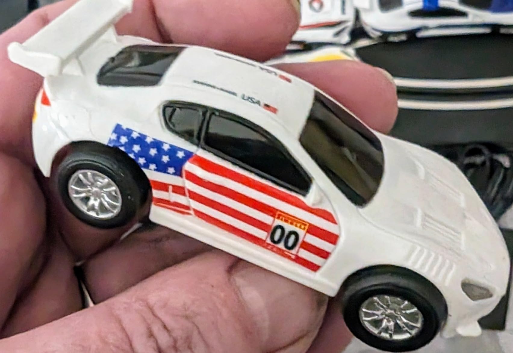 AGM MASETCH Slot Car Racing Track Set with 4 Unique Slot Cars, Battery Powered or Electric Car Track, Gift Toys for Boys Girls 4-12 Years Old customer photo 1