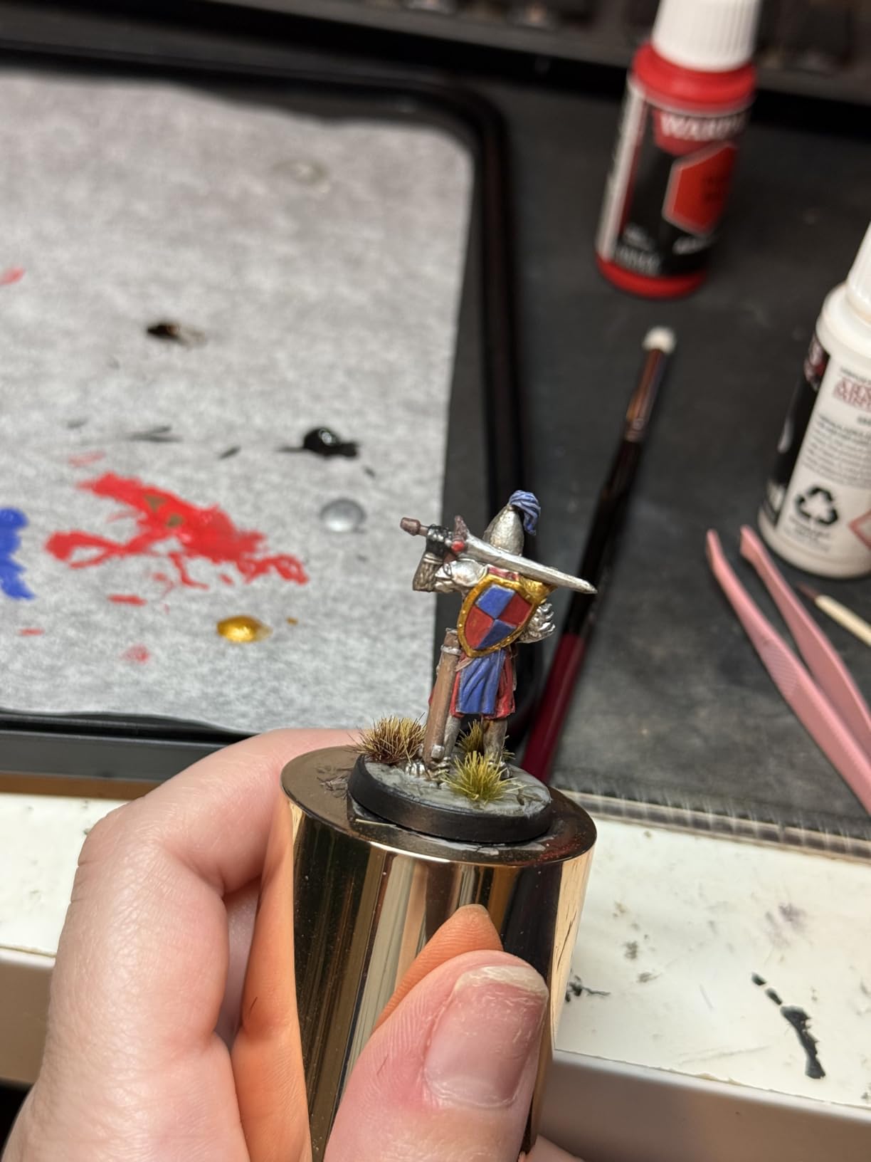 The Army Painter Warpaints Fanatic: Starter Set Combo, 11 paints: 7 acrylic colours, 2 Metallics, 1 Wash, 2 Brushes & 1 Free Miniature figure, For models and miniature painting customer photo 2