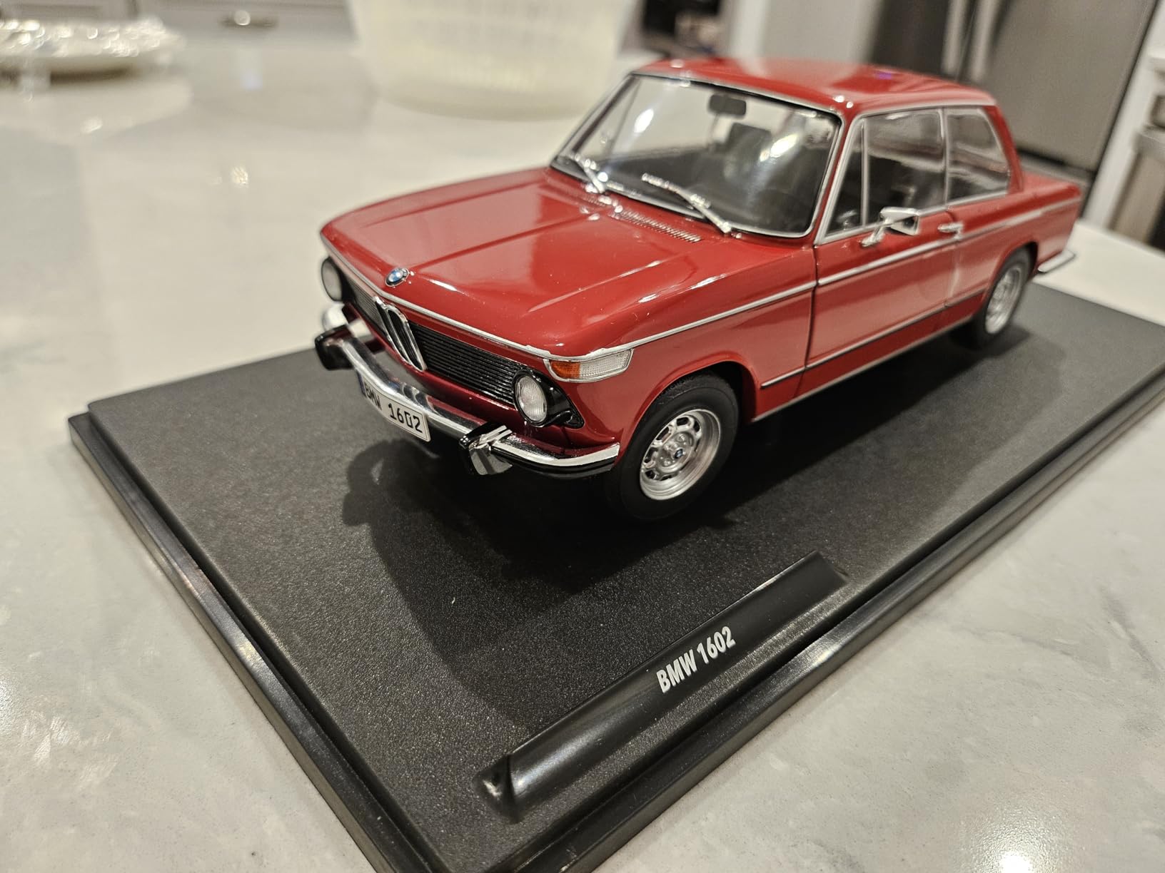Solido 1:18 Scale Diecast BMW 1602 Red 1971 Model S1808601 customer photo 1