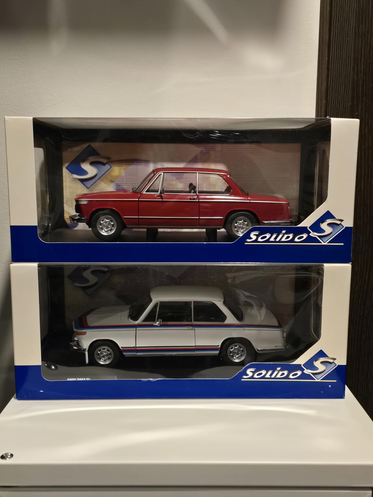 Solido 1:18 Scale Diecast BMW 1602 Red 1971 Model S1808601 customer photo 2