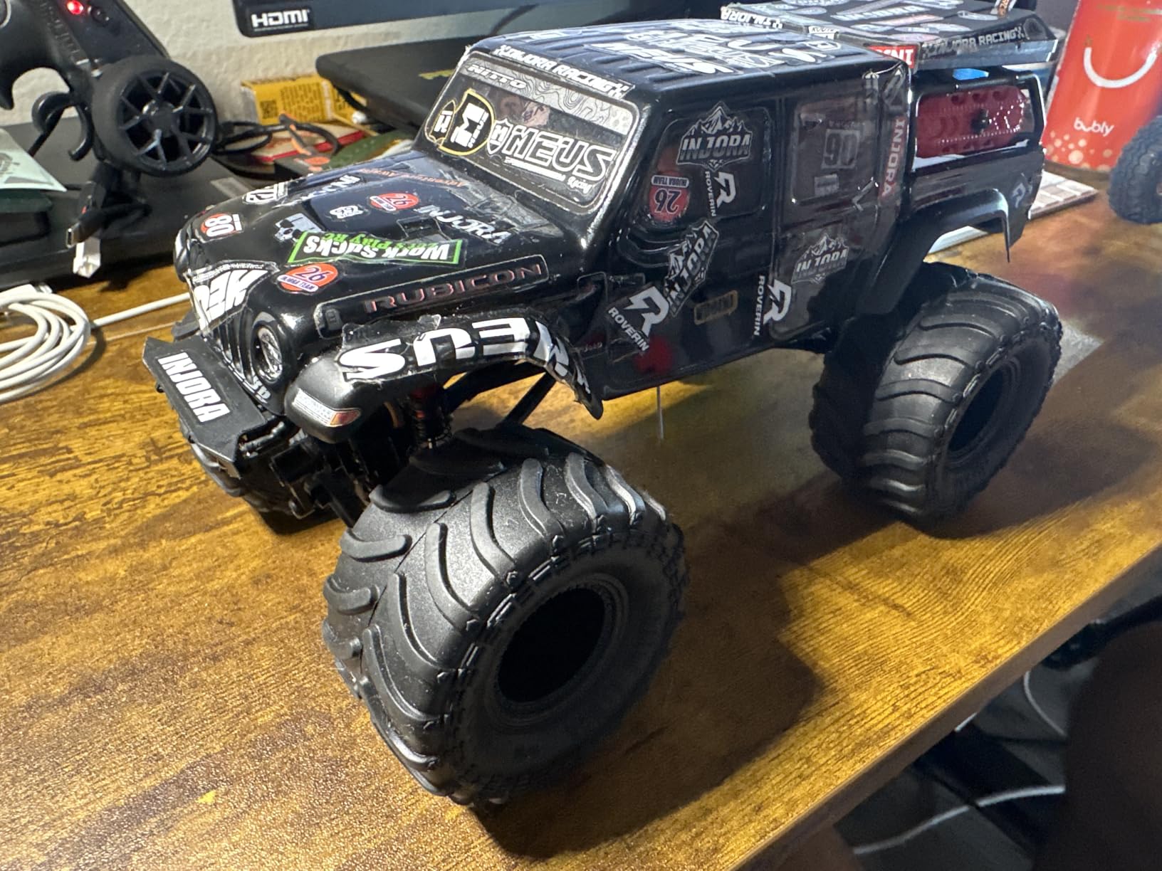 Axial RC Truck SCX24 Jeep Gladiator 4 Wheel Drive Rock Crawler Brushed RTR Nothing Needed to Complete Ready-to-Run Green AXI00005V2T3 customer photo 2