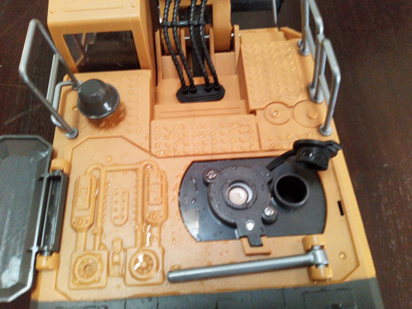 KIDMARKT Metal RC Wheel Loader Toy - Realistic Working Lights and Sounds, 1:20 Scale, 9-Channel Remote Control Construction Play Tractor Toys for Kids 3+, Perfect 2024 Gift customer photo 1