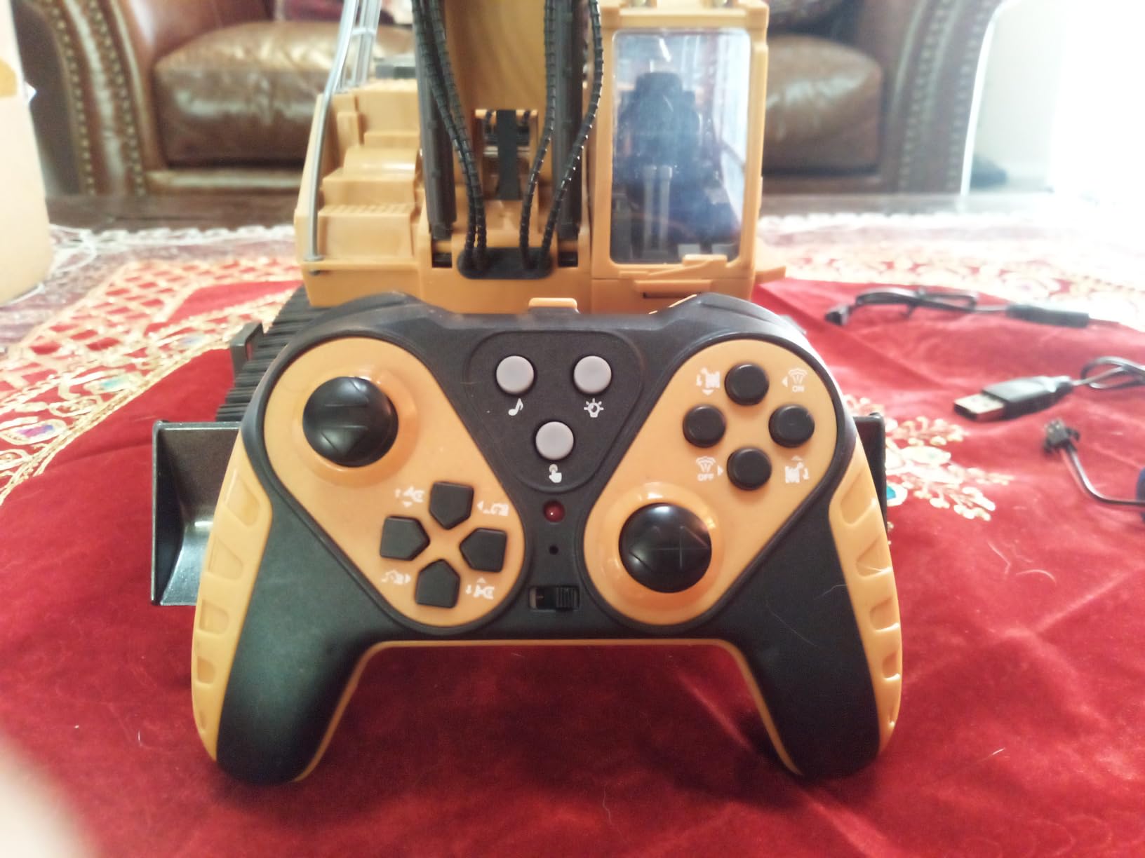 KIDMARKT Metal RC Wheel Loader Toy - Realistic Working Lights and Sounds, 1:20 Scale, 9-Channel Remote Control Construction Play Tractor Toys for Kids 3+, Perfect 2024 Gift customer photo 2