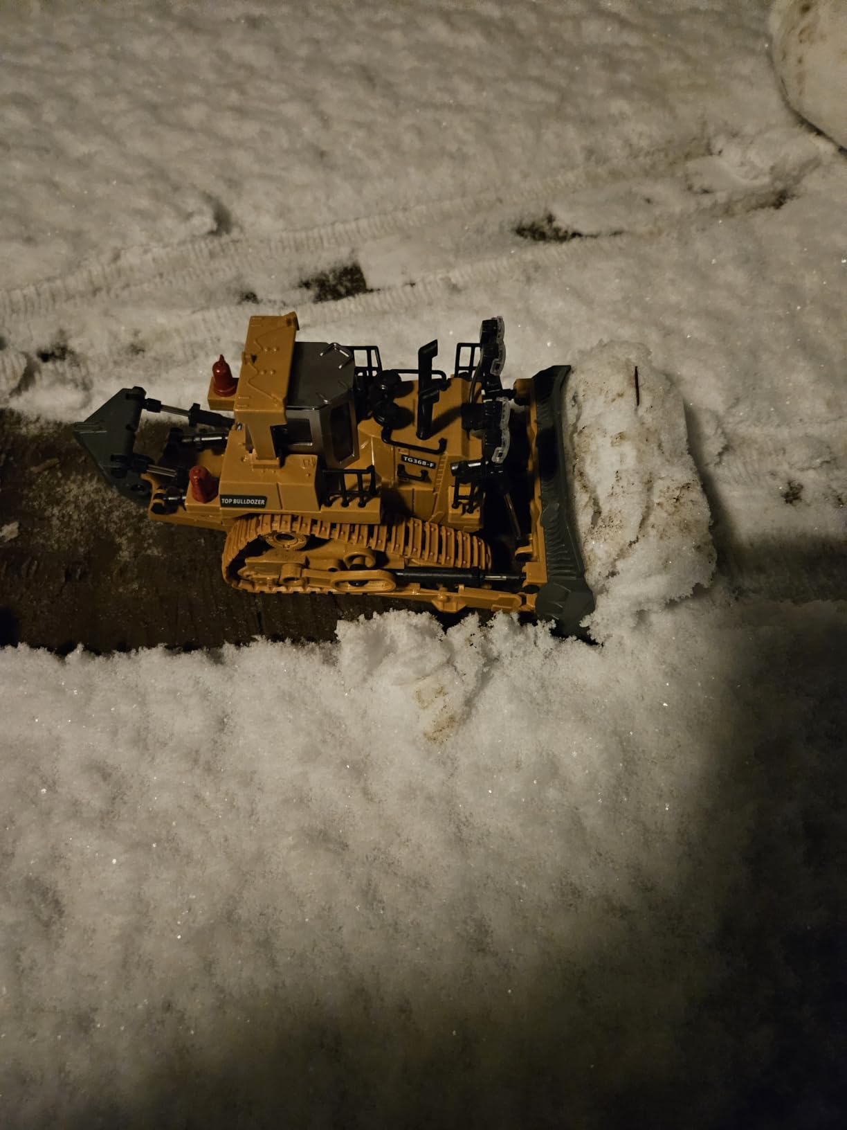 KIDMARKT Metal RC Wheel Loader Toy | 9-Channel Remote Control Construction Truck with Realistic Lights & Sounds, 1:20 Scale Rechargeable Vehicle for Boys Ages 3-12, STEM Engineering Gift for Kids 2025 customer photo 2