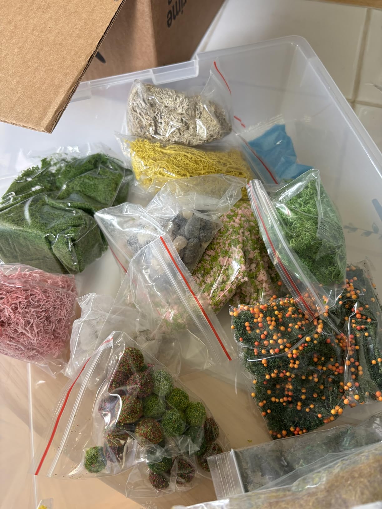 QuarenDen Scenery Basing Material Kit, 12 Bags, Basing Material Kit, Diorama Supplies, Decorative Sand, Stone, Grass, Moss Stick, River for Model Railway, Fairy Garden Diorama Scenery customer photo 2