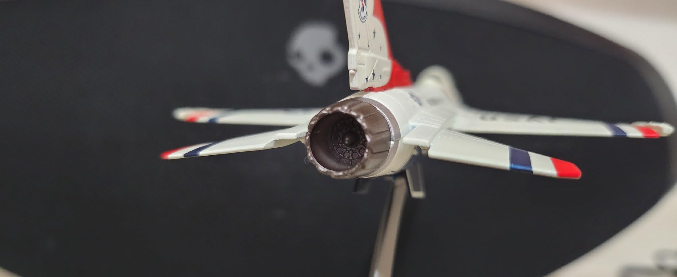 NUOTIE 1/100 F-16C Thunderbird Fighter Model Metal DieCast Aircraft Jet Kit Fighter Plane Model Military Airplane for Collection and Gift, White customer photo 1