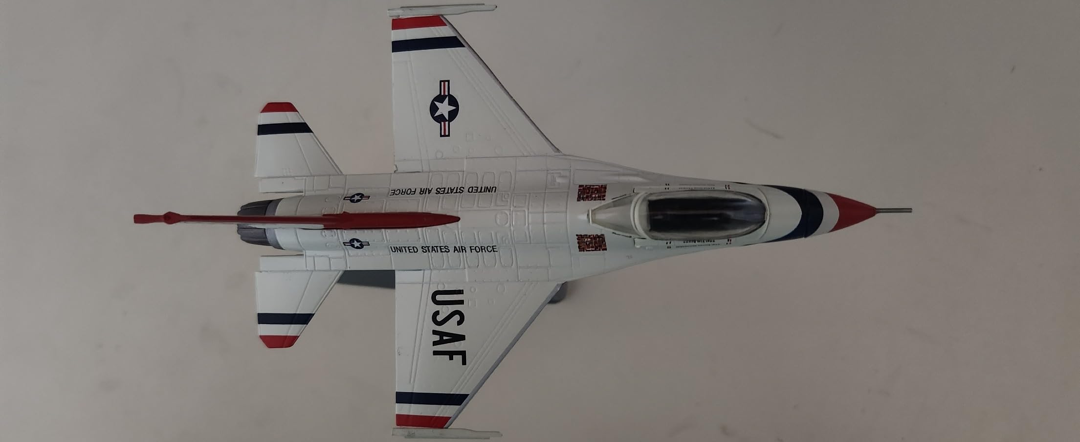 NUOTIE 1/100 F-16C Thunderbird Fighter Model Metal DieCast Aircraft Jet Kit Fighter Plane Model Military Airplane for Collection and Gift, White customer photo 2